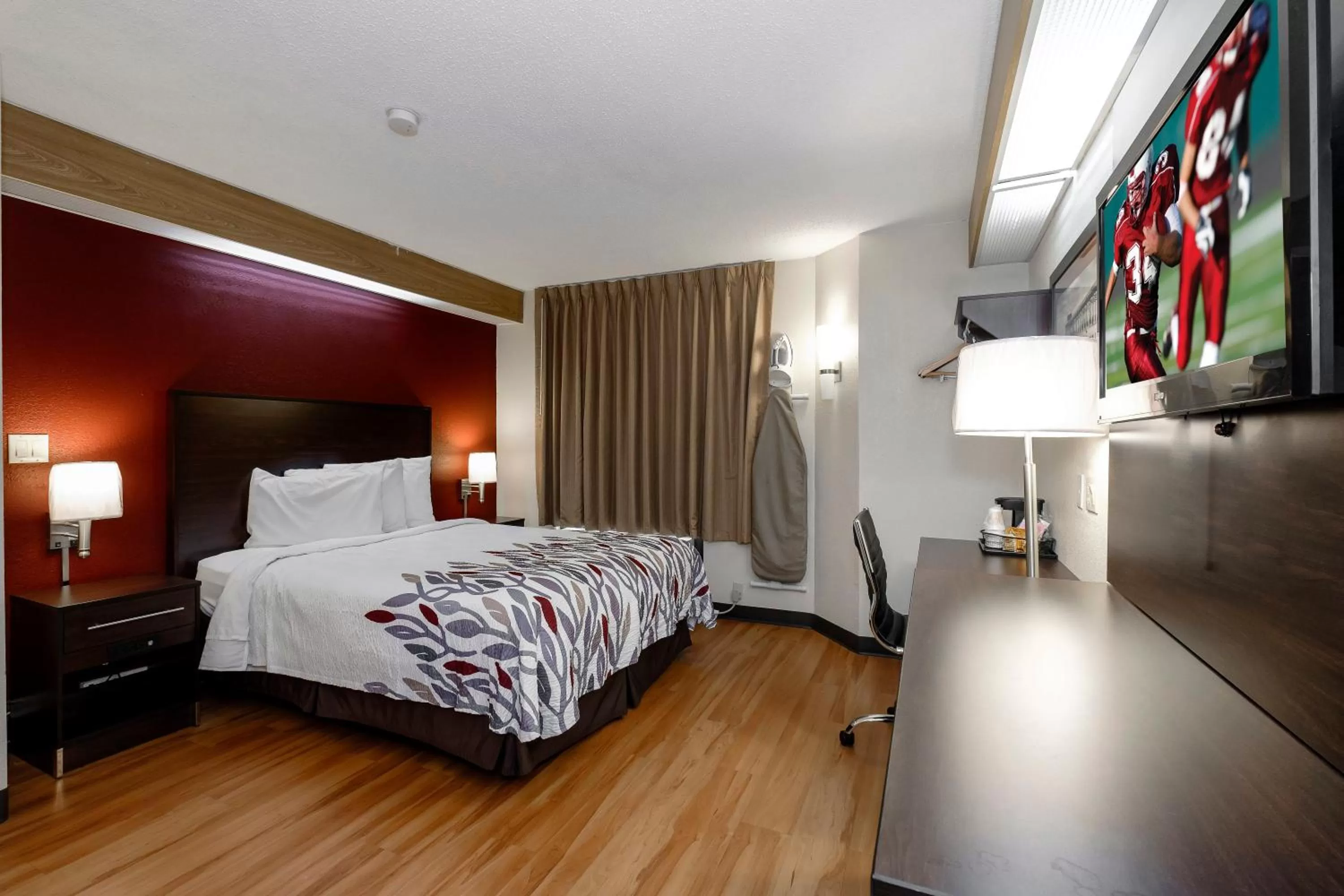 Photo of the whole room, Bed in Red Roof Inn Pensacola Fairgrounds