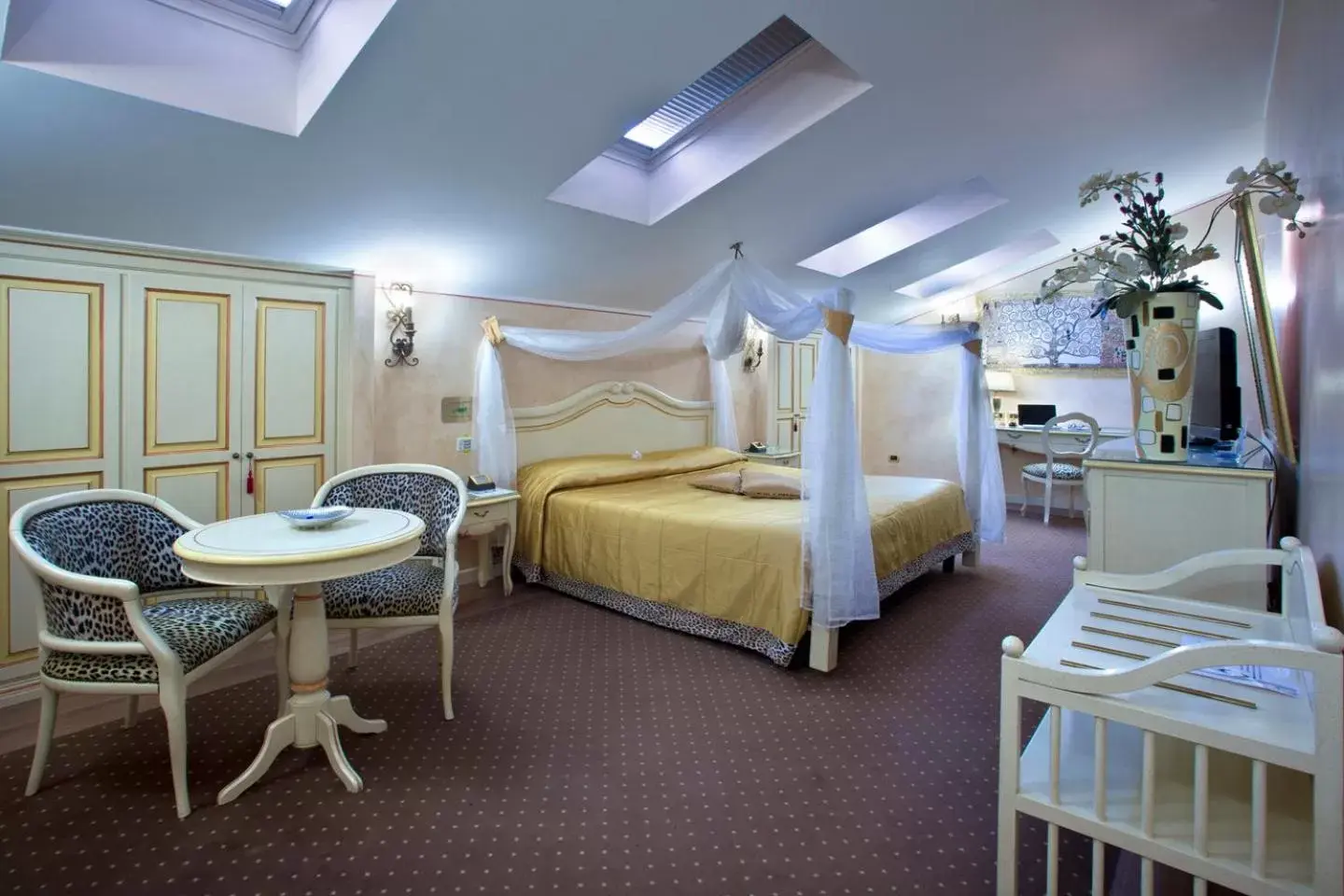 Vip's Motel Luxury Accommodation & Spa