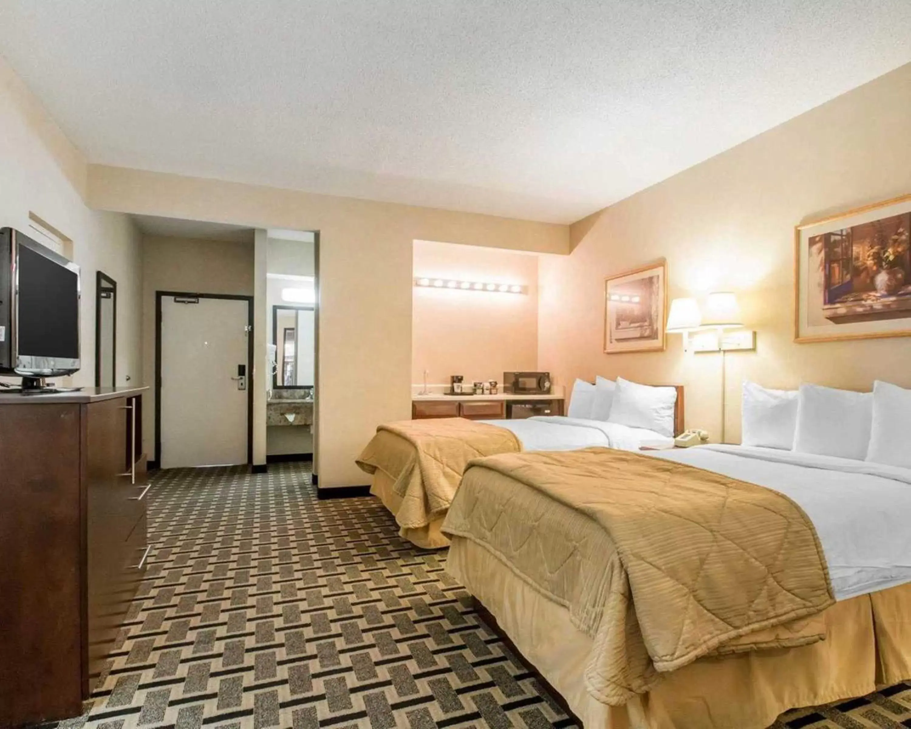 Double Room with Two Double Beds - Smoking in Quality Inn & Suites Ridgeland