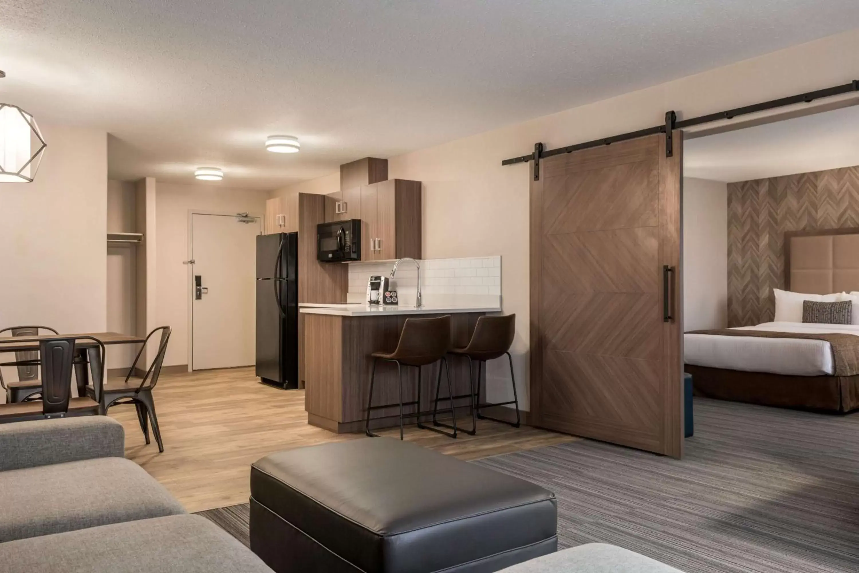 Photo of the whole room, Kitchen/Kitchenette in Ramada by Wyndham Airdrie Hotel & Suites