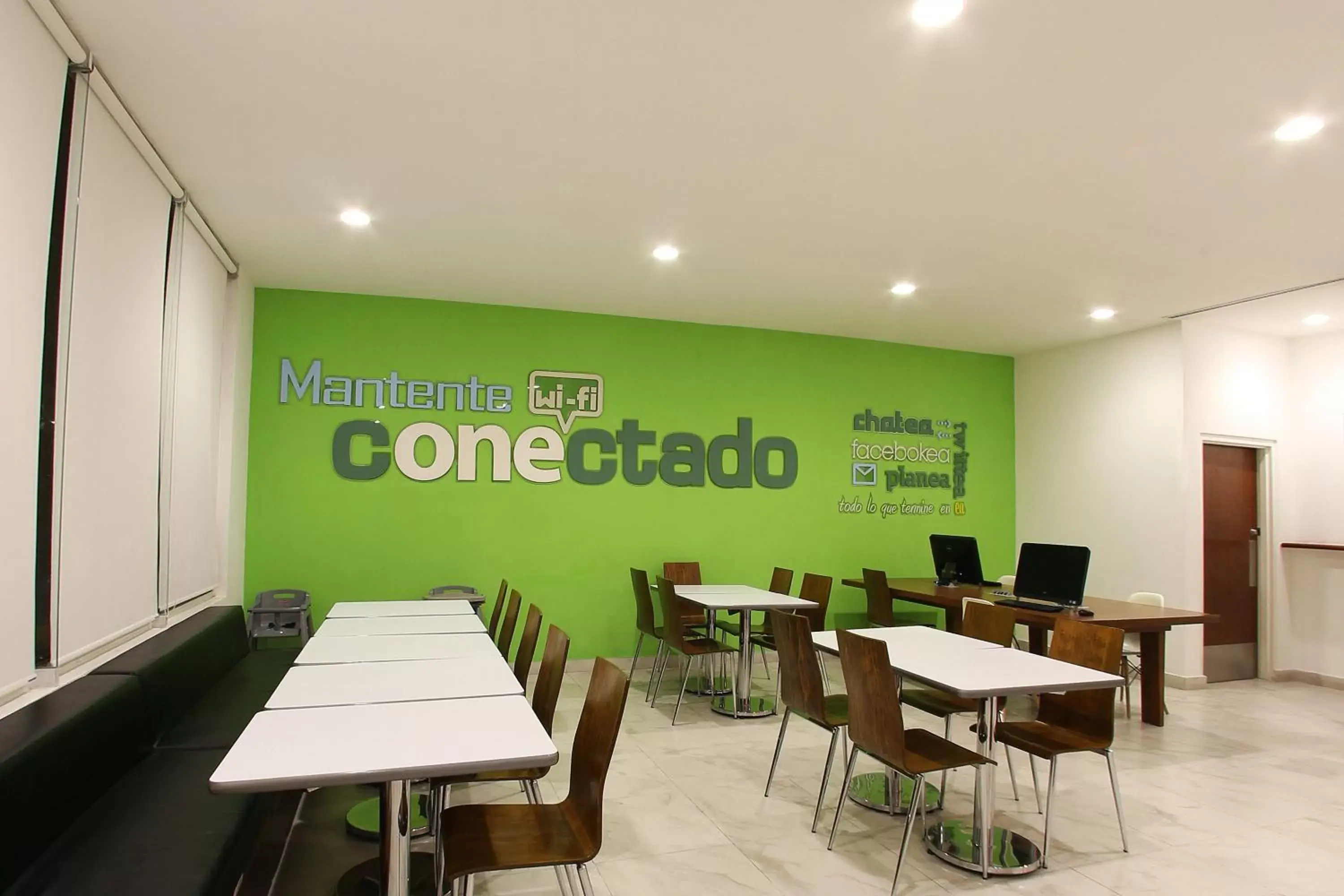 Restaurant/Places to Eat in One Queretaro Plaza Galerias
