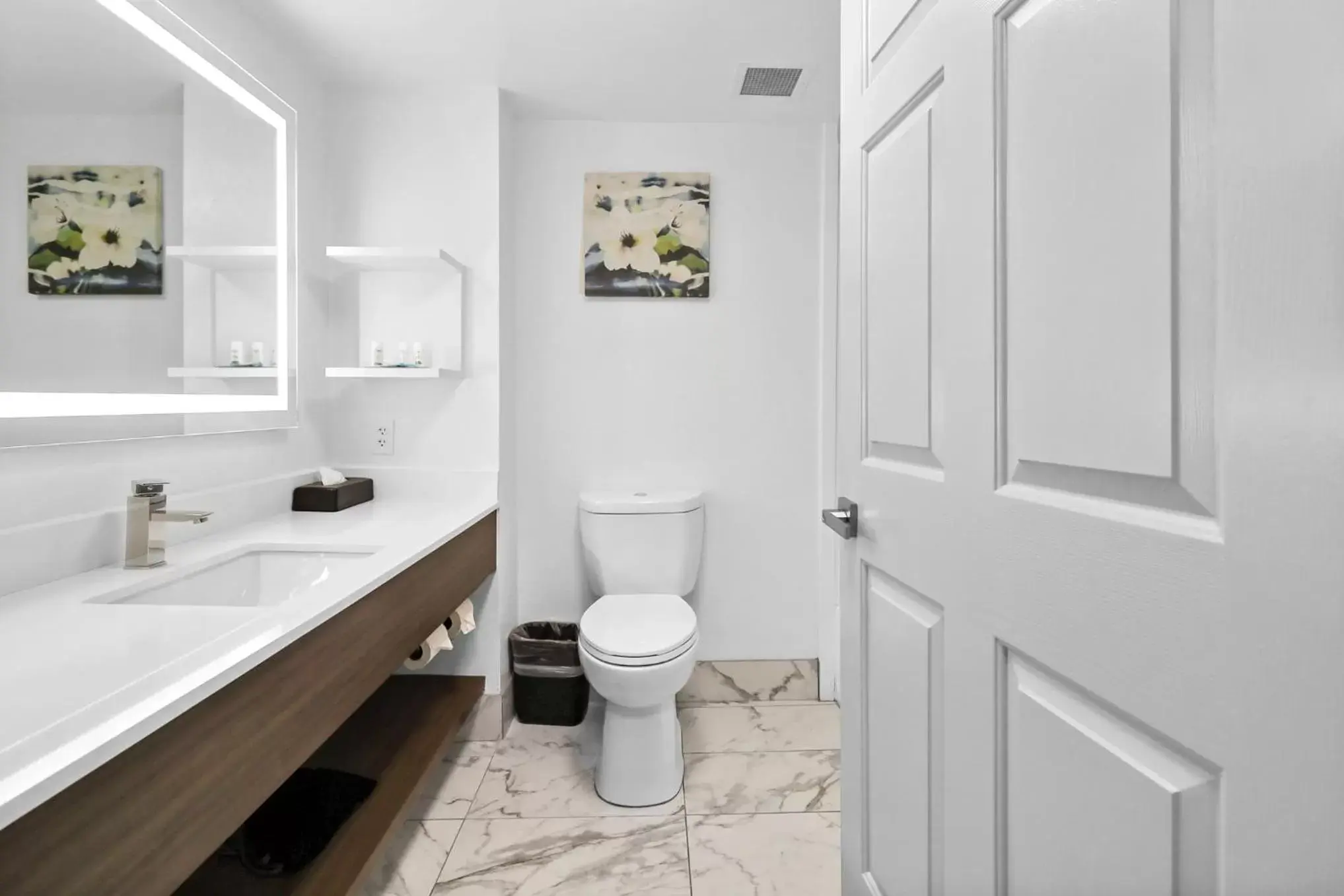 Bathroom in La Quinta by Wyndham Atlanta South - Newnan