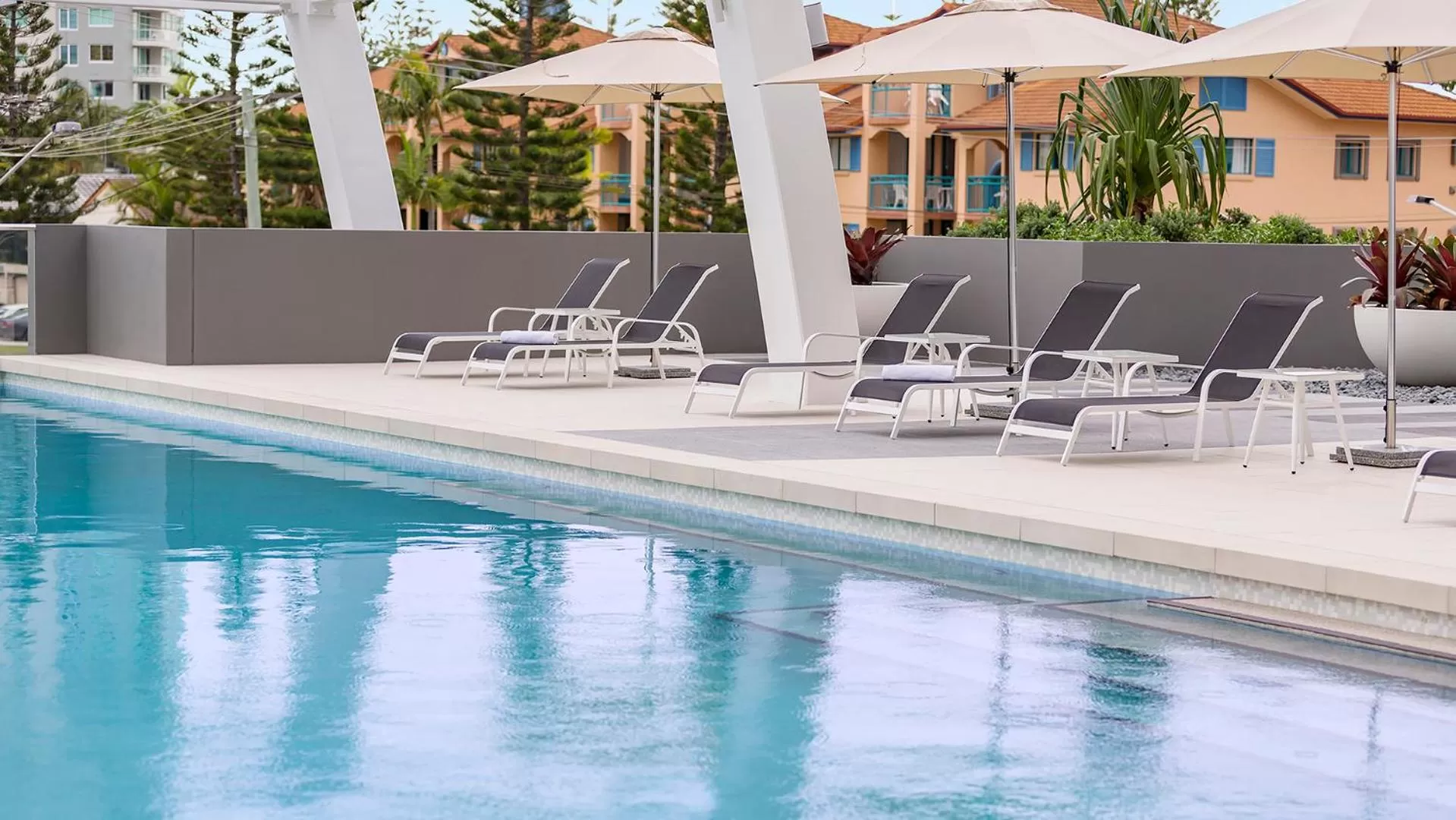 Swimming pool in Avani Broadbeach Residences