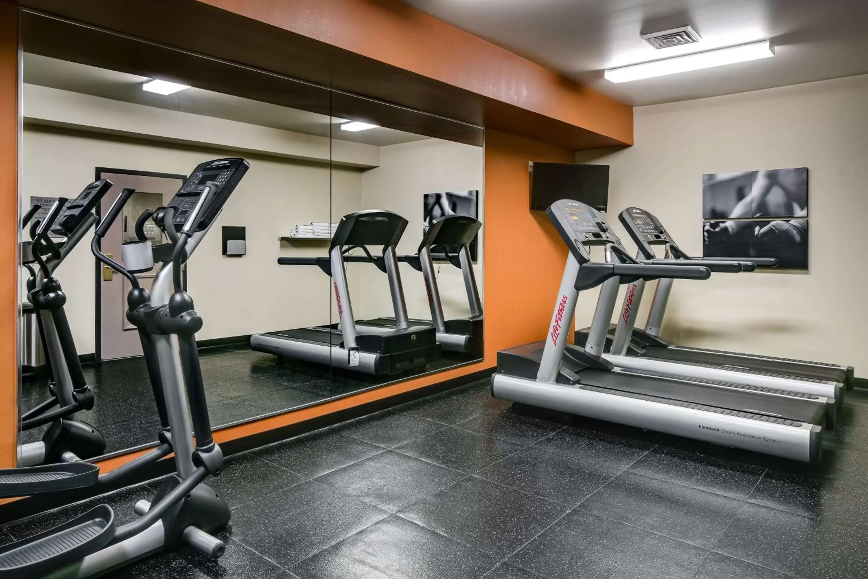 Activities, Fitness Center/Facilities in Country Inn & Suites by Radisson, Madison West, WI