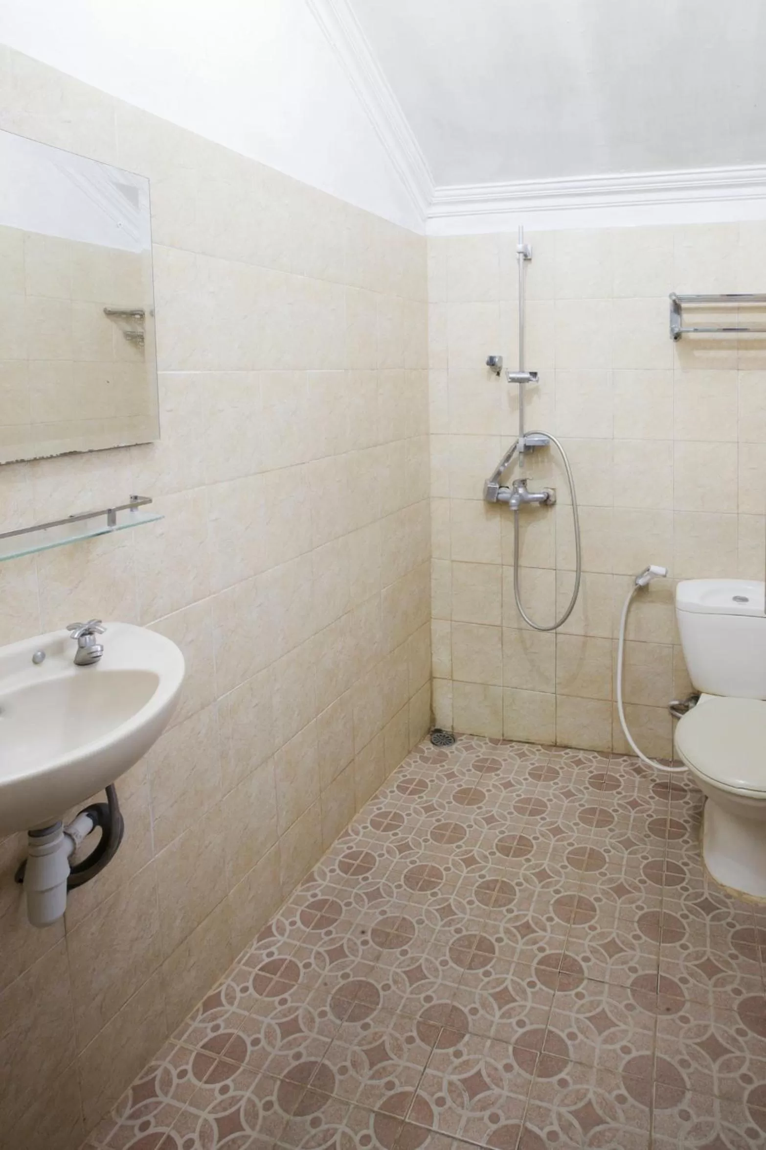 Shower in Hotel Galuh Anindita