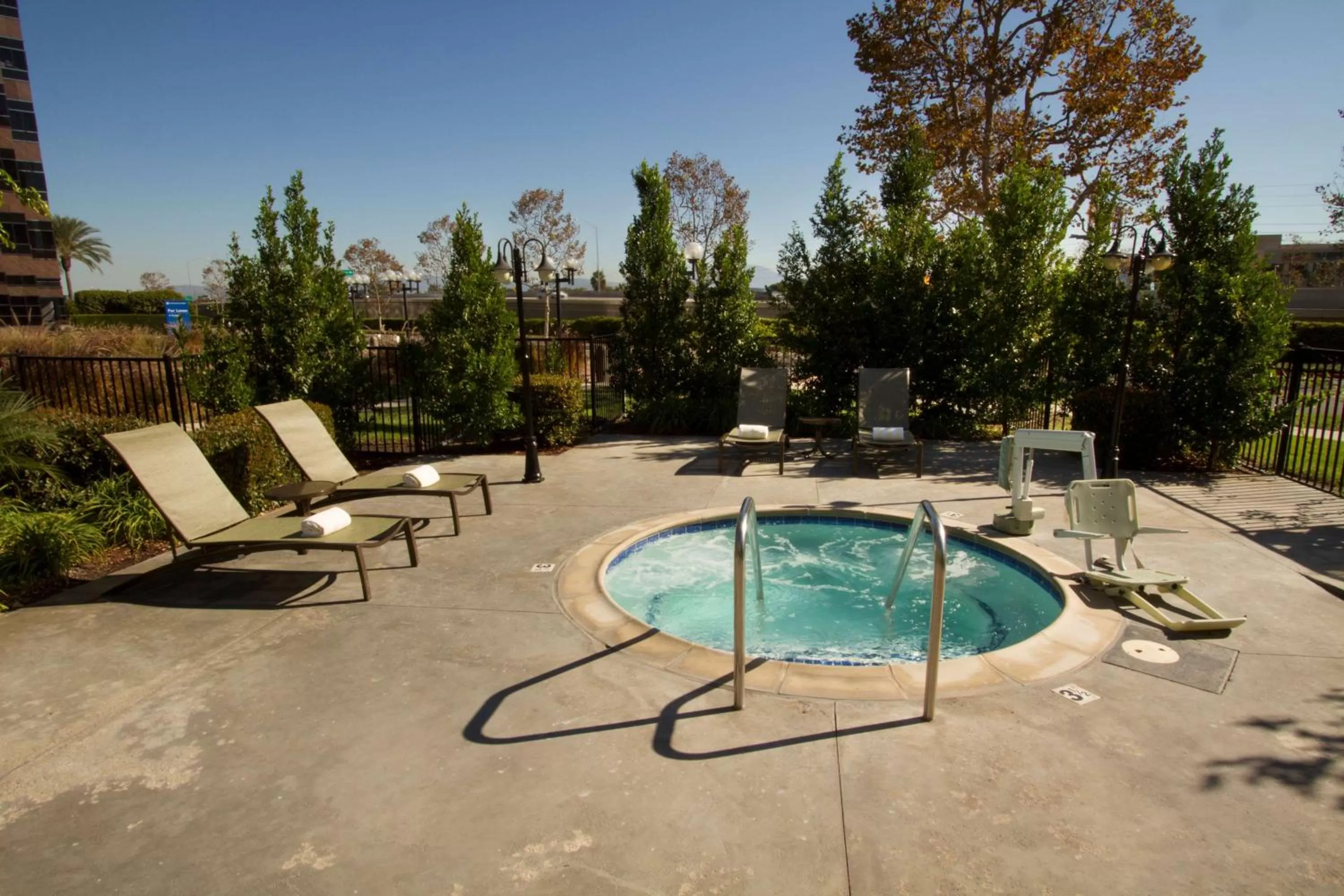 Pool view, Swimming Pool in DoubleTree by Hilton Orange County Airport