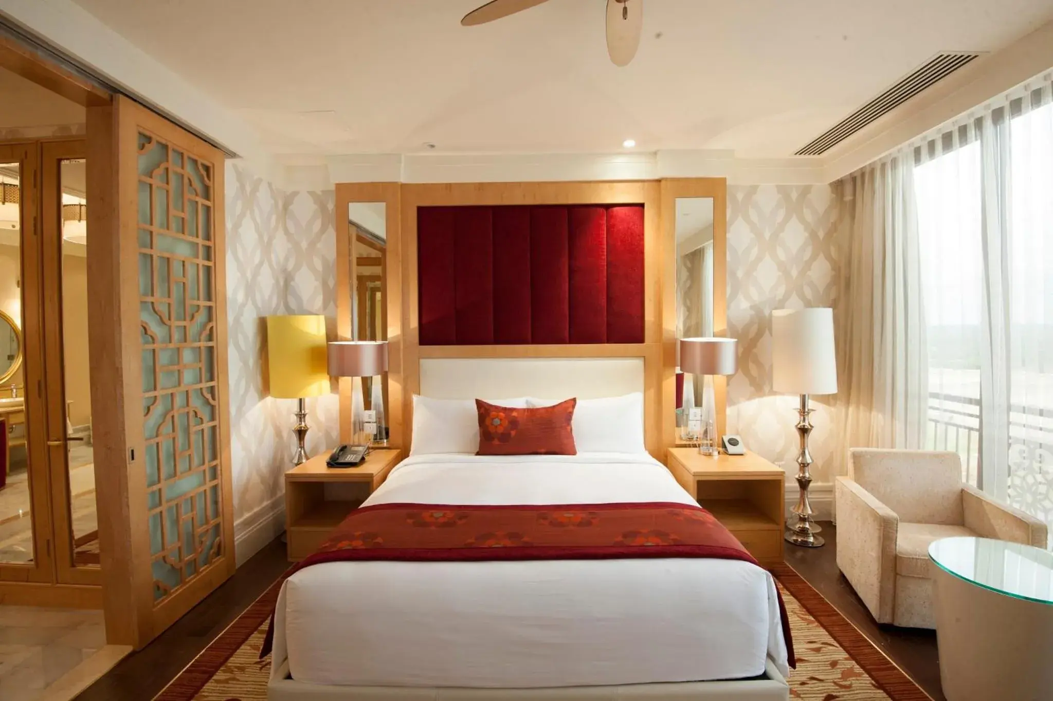 Photo of the whole room, Bed in InterContinental Grand Ho Tram