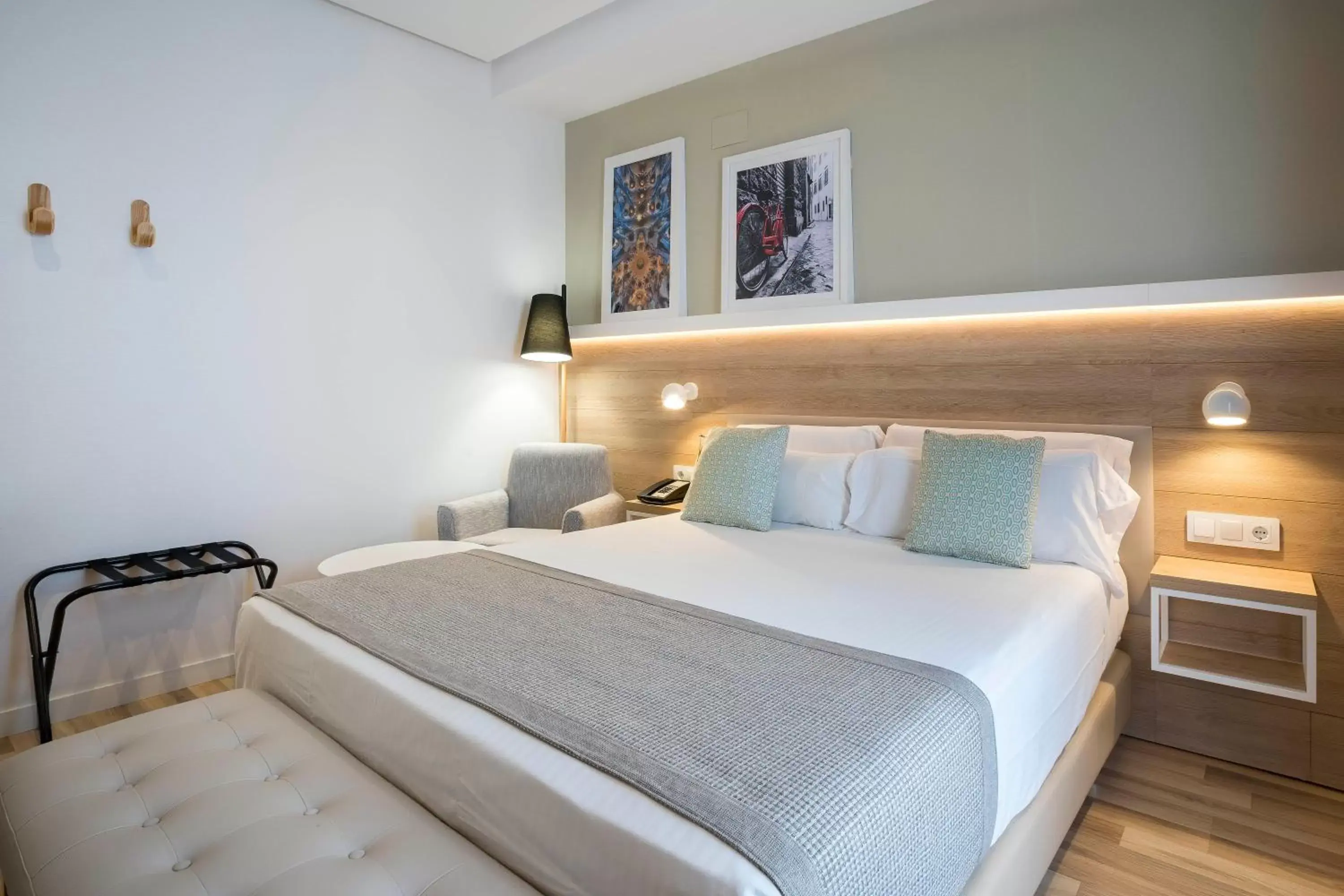 Bed in Golden Hotel Barcelona