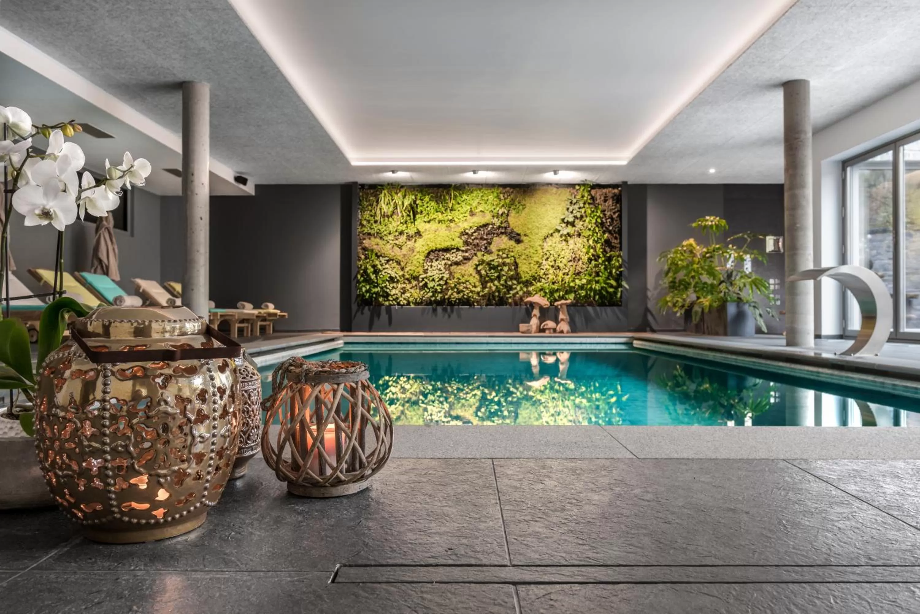 Swimming Pool in Hôtel WELLNESS EAU DE ROCHE Durbuy