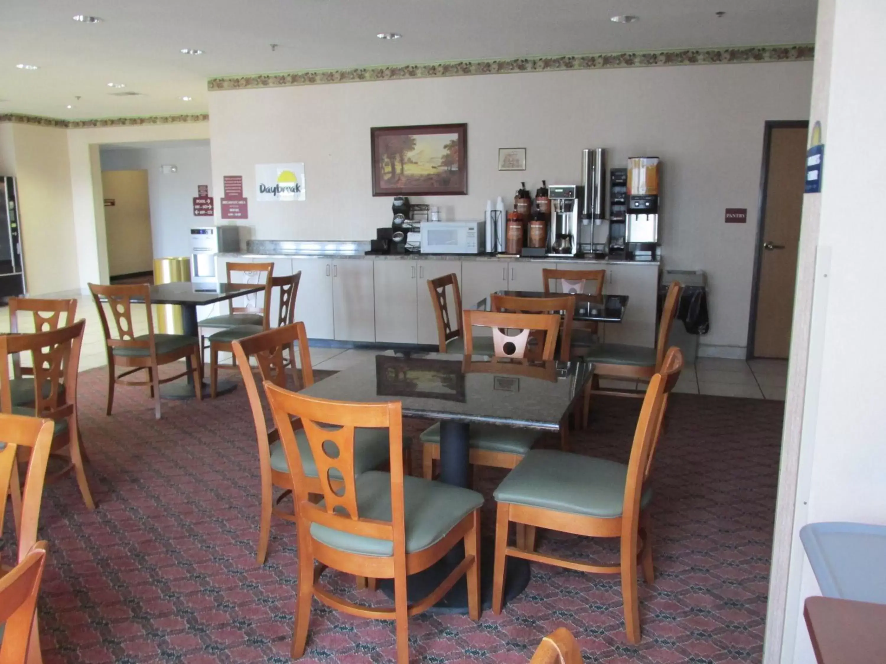 Restaurant/Places to Eat in Days Inn by Wyndham Jefferson City