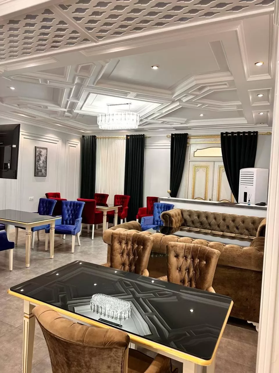 Restaurant/places to eat in Suleyman hotel