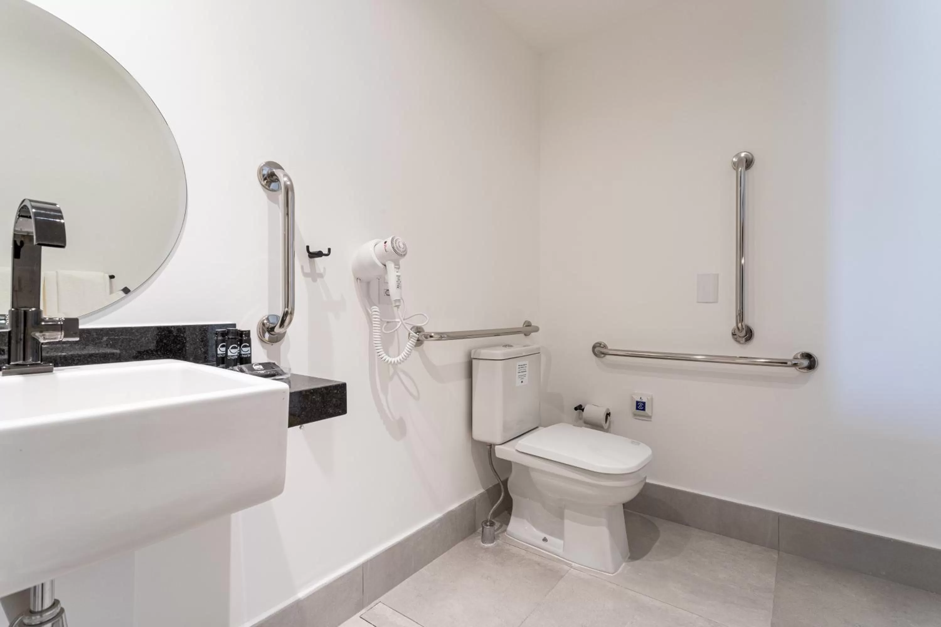 Shower in Charlie Hotel Atmosfera Paulista