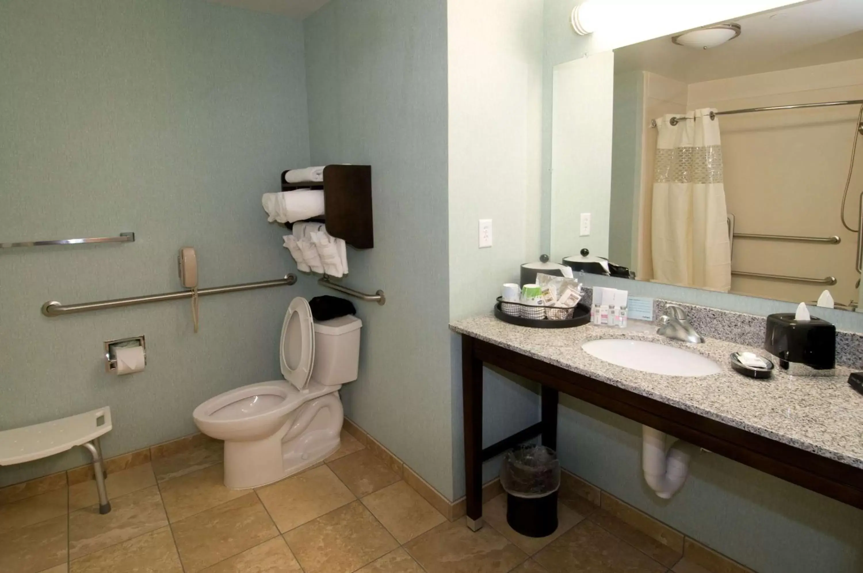 Bathroom in Hampton Inn Pampa