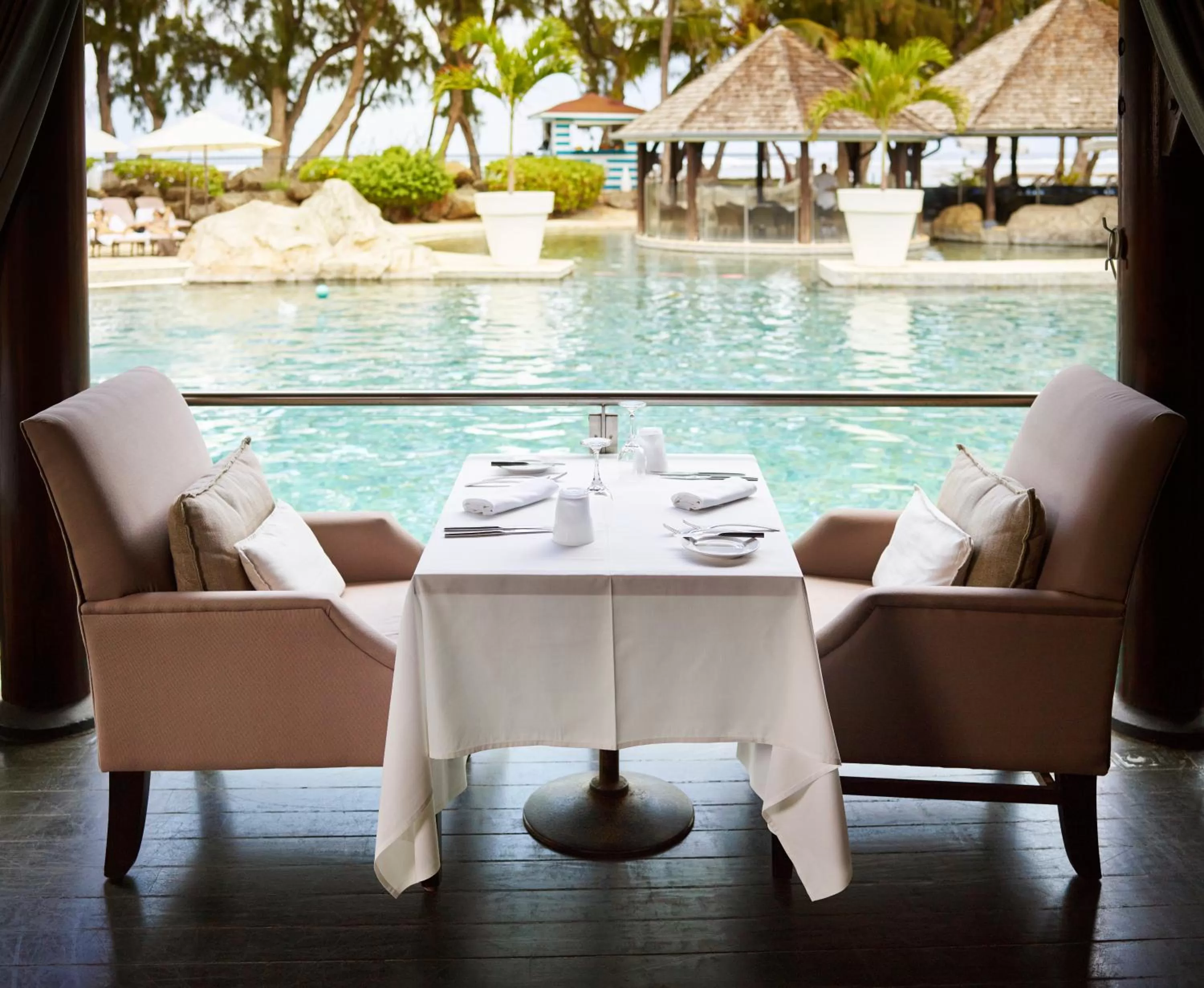 Restaurant/places to eat in LUX* Saint Gilles Resort