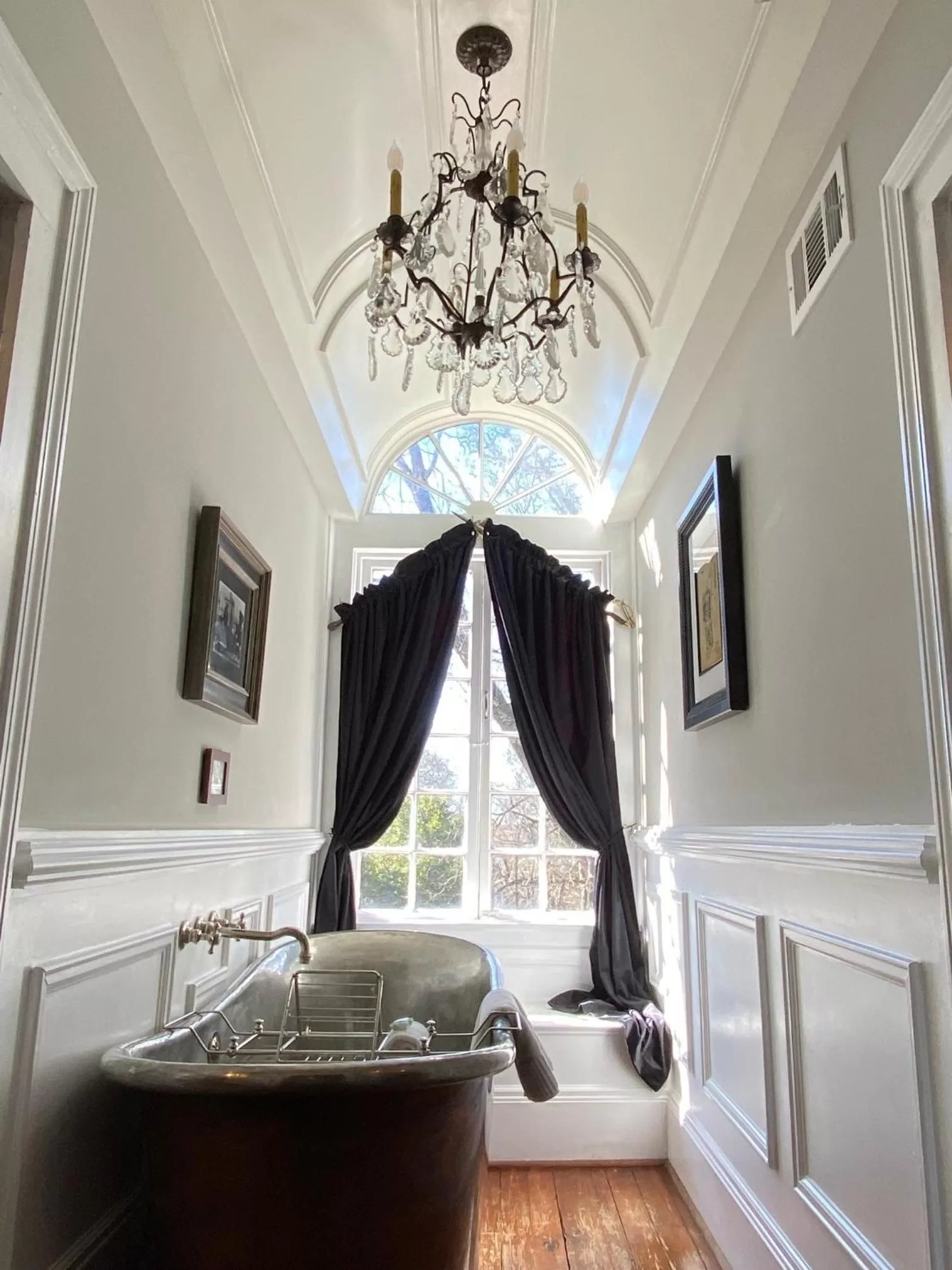 Bathroom in The Twelve Oaks Bed & Breakfast