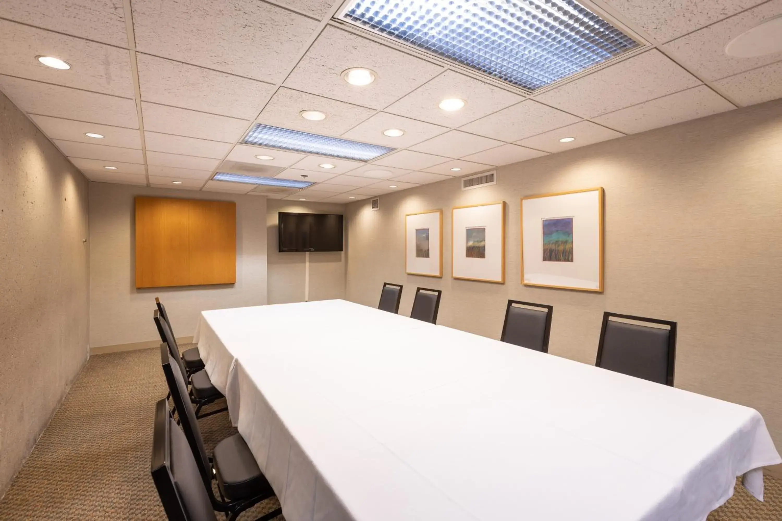 Meeting/conference room in Gateway Hotel and Conference Center