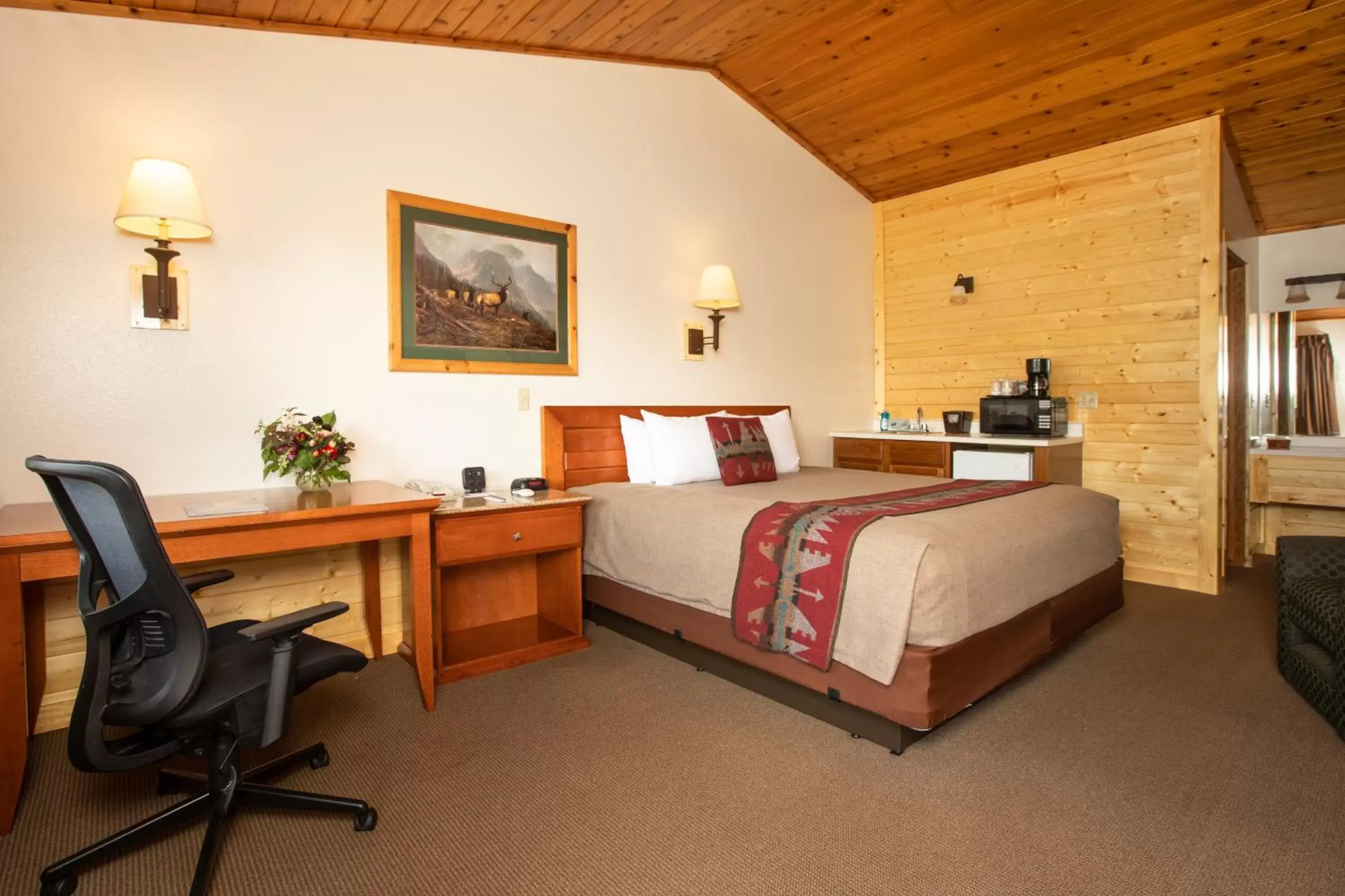 Deluxe King Room in Flat Creek Inn Deluxe King Room in Flat Creek Inn