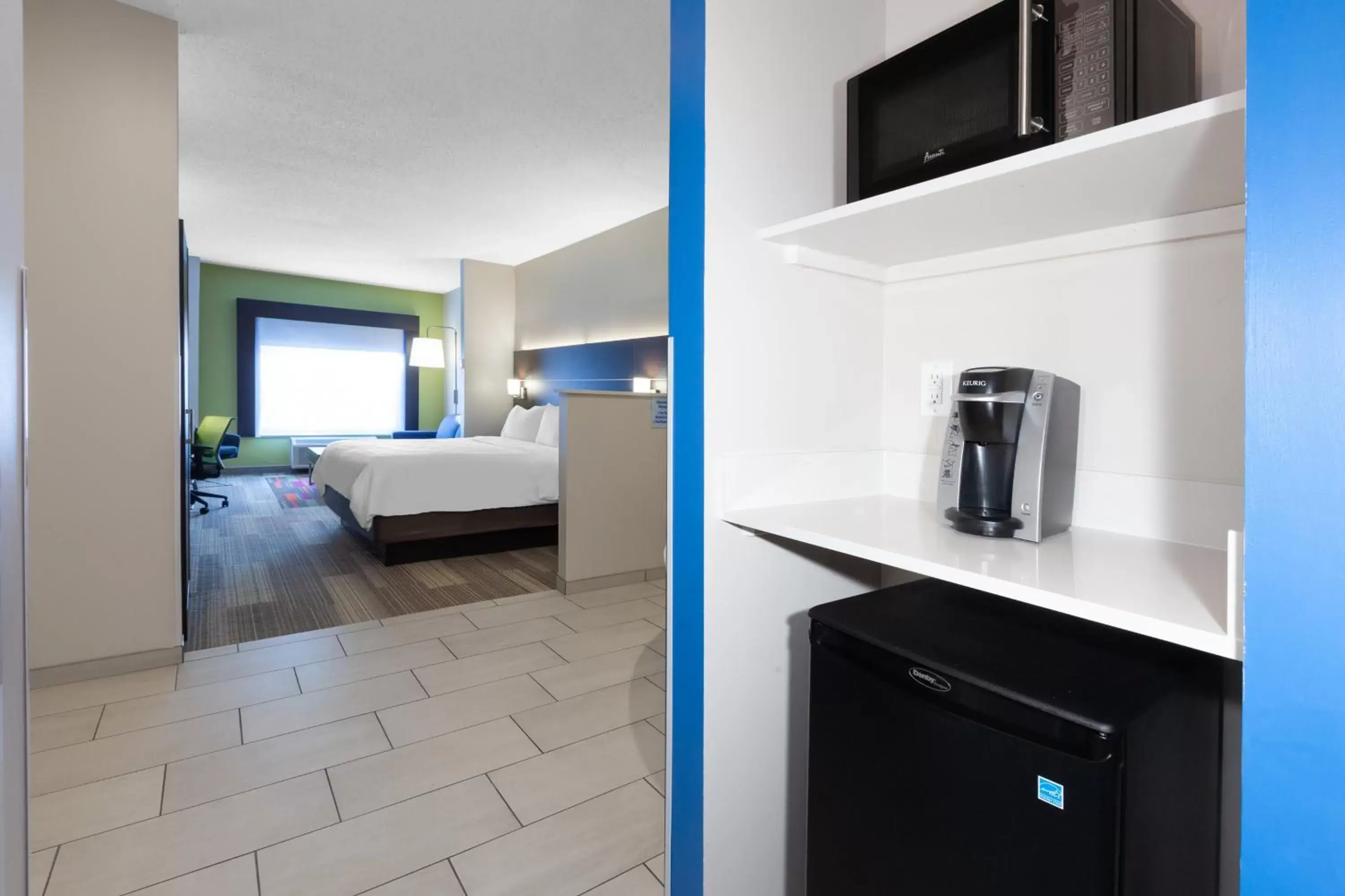 One King One Room Suite Whirlpool Sofa Bed - Non-Smoking in Holiday Inn Express Hotel & Suites Woodhaven, an IHG Hotel One King One Room Suite Whirlpool Sofa Bed - Non-Smoking in Holiday Inn Express Hotel & Suites Woodhaven, an IHG Hotel