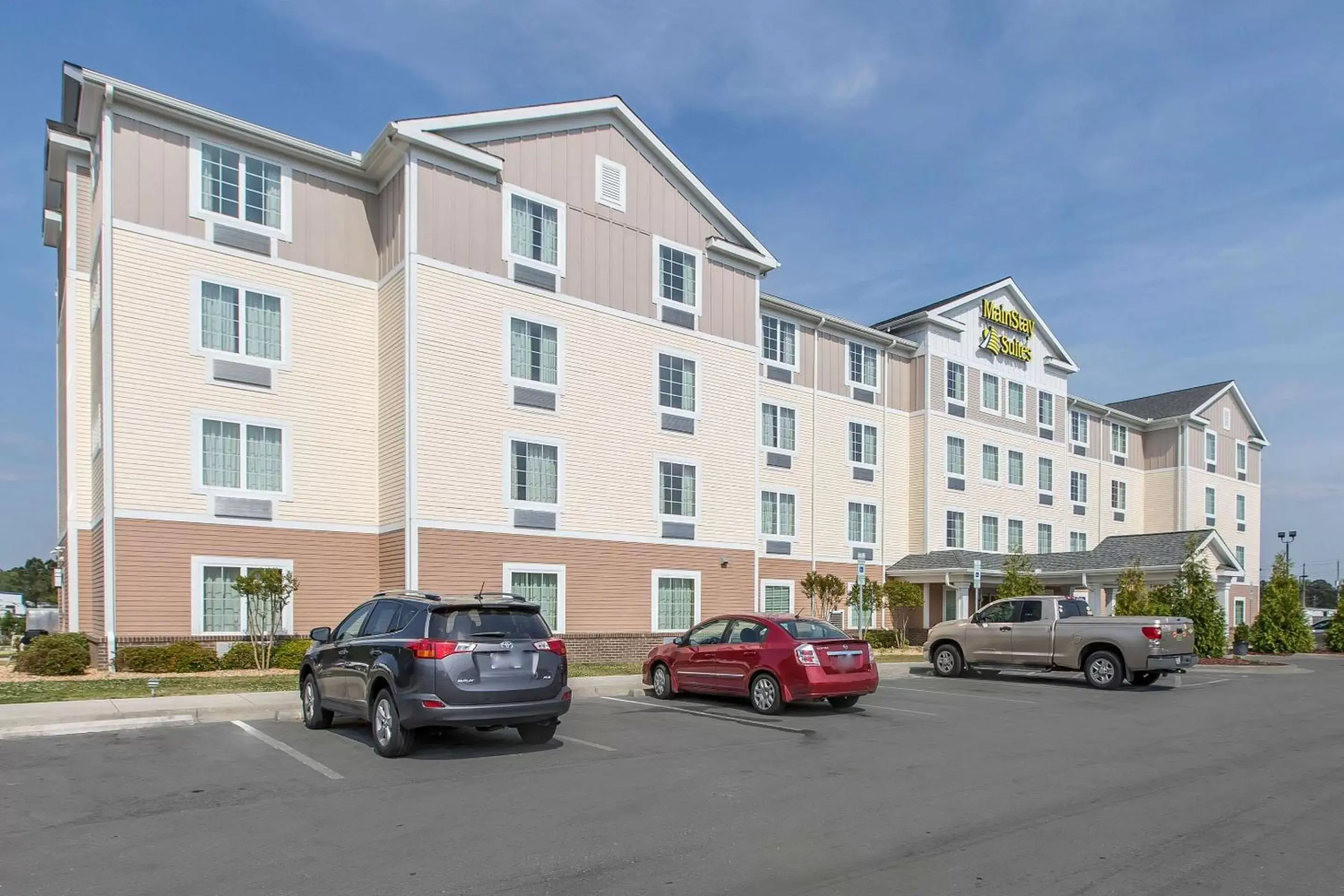 Property Building in MainStay Suites Jacksonville near Camp Lejeune