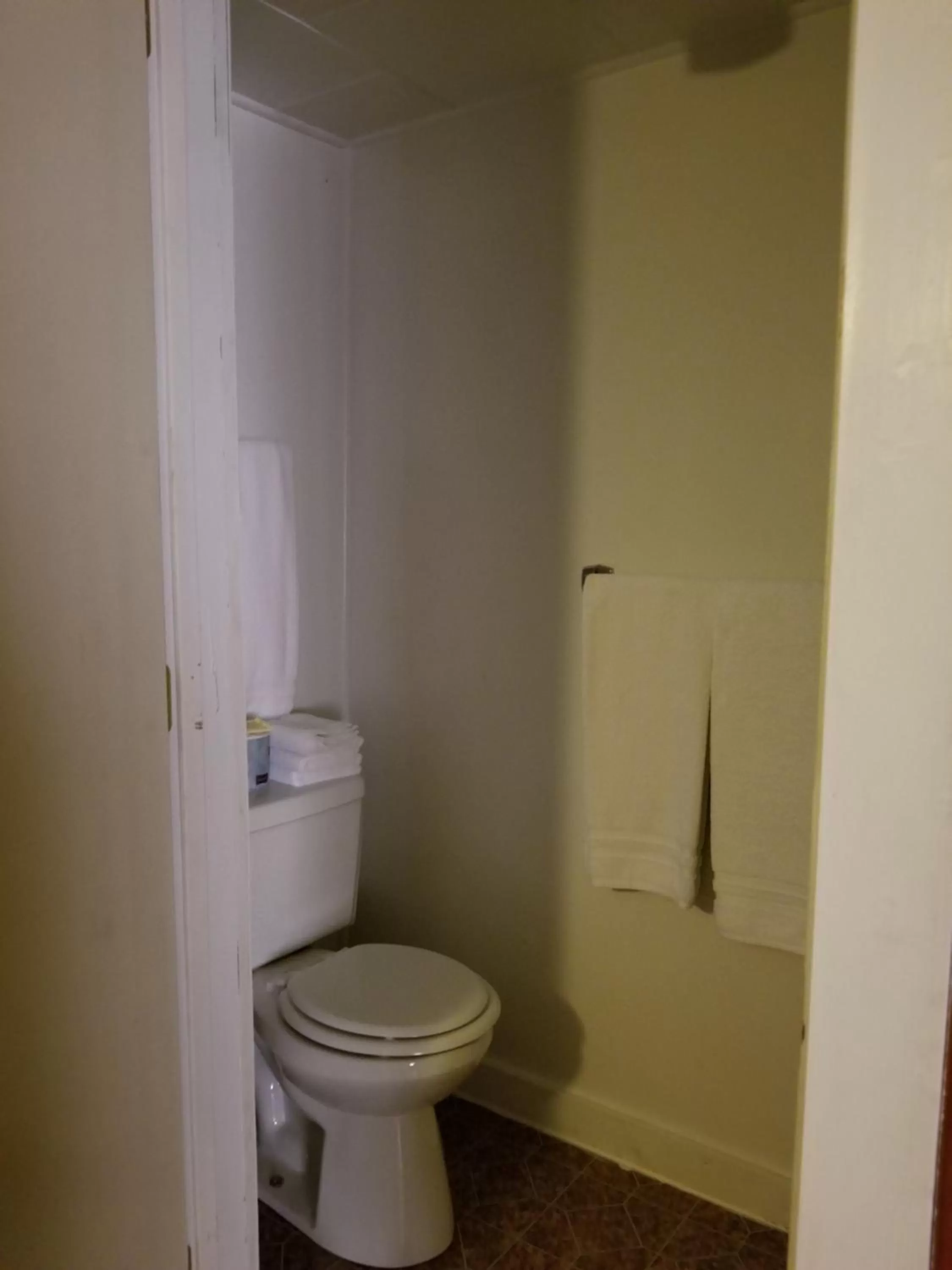 Bathroom in Little River Motel Saint Regis