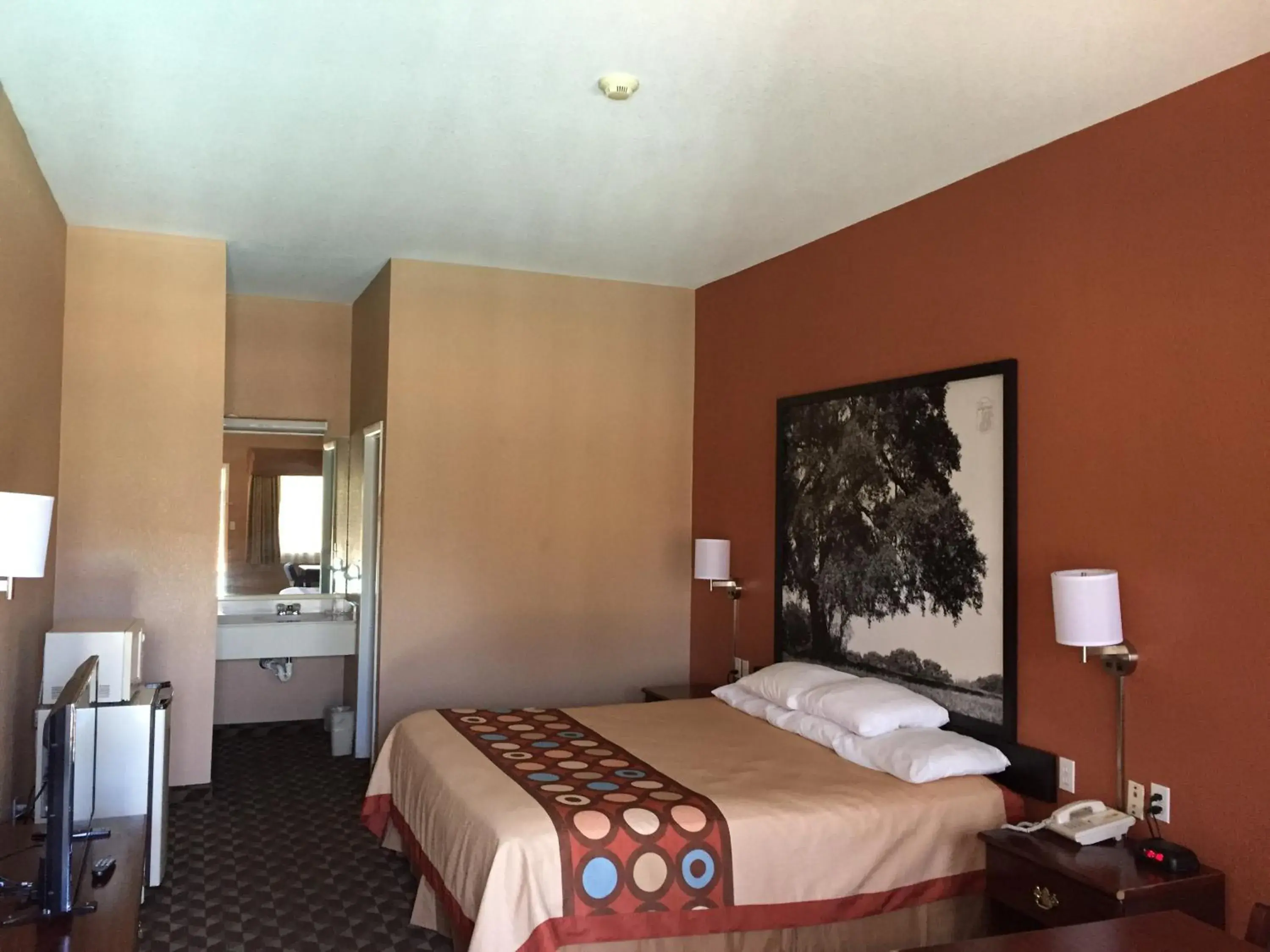 Photo of the whole room, Bed in Super 8 by Wyndham Bastrop TX