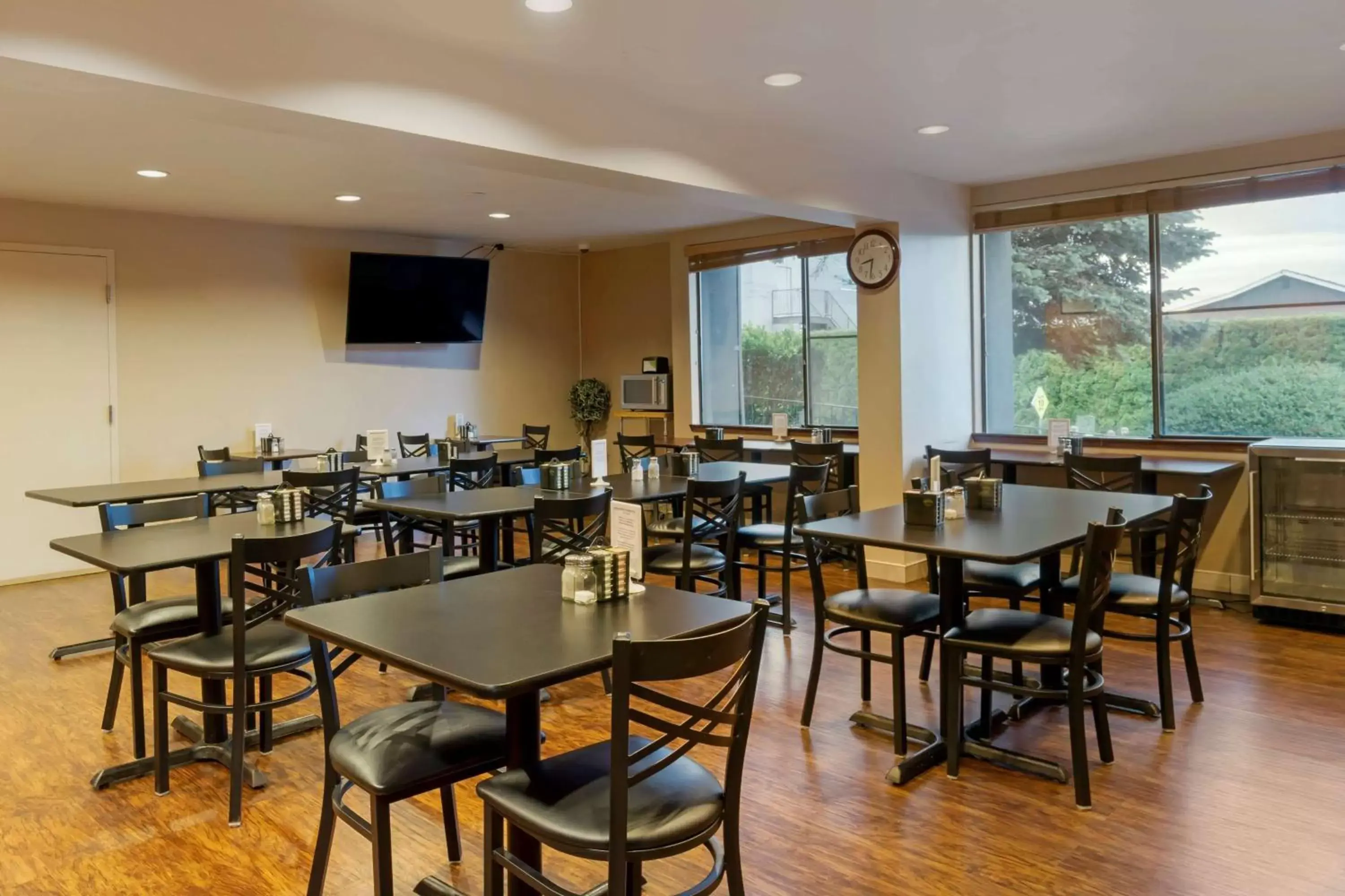 Restaurant/places to eat in Wingate by Wyndham Mount Vernon Restaurant/places to eat in Wingate by Wyndham Mount Vernon