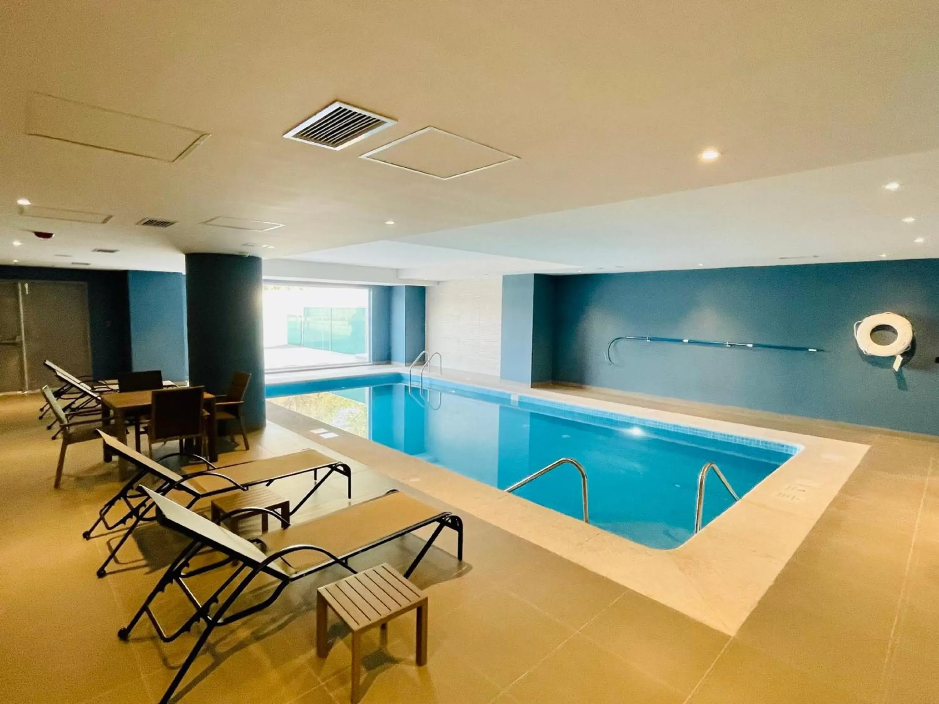 Swimming Pool in Holiday Inn Express - Guadalajara Vallarta Poniente, an IHG Hotel