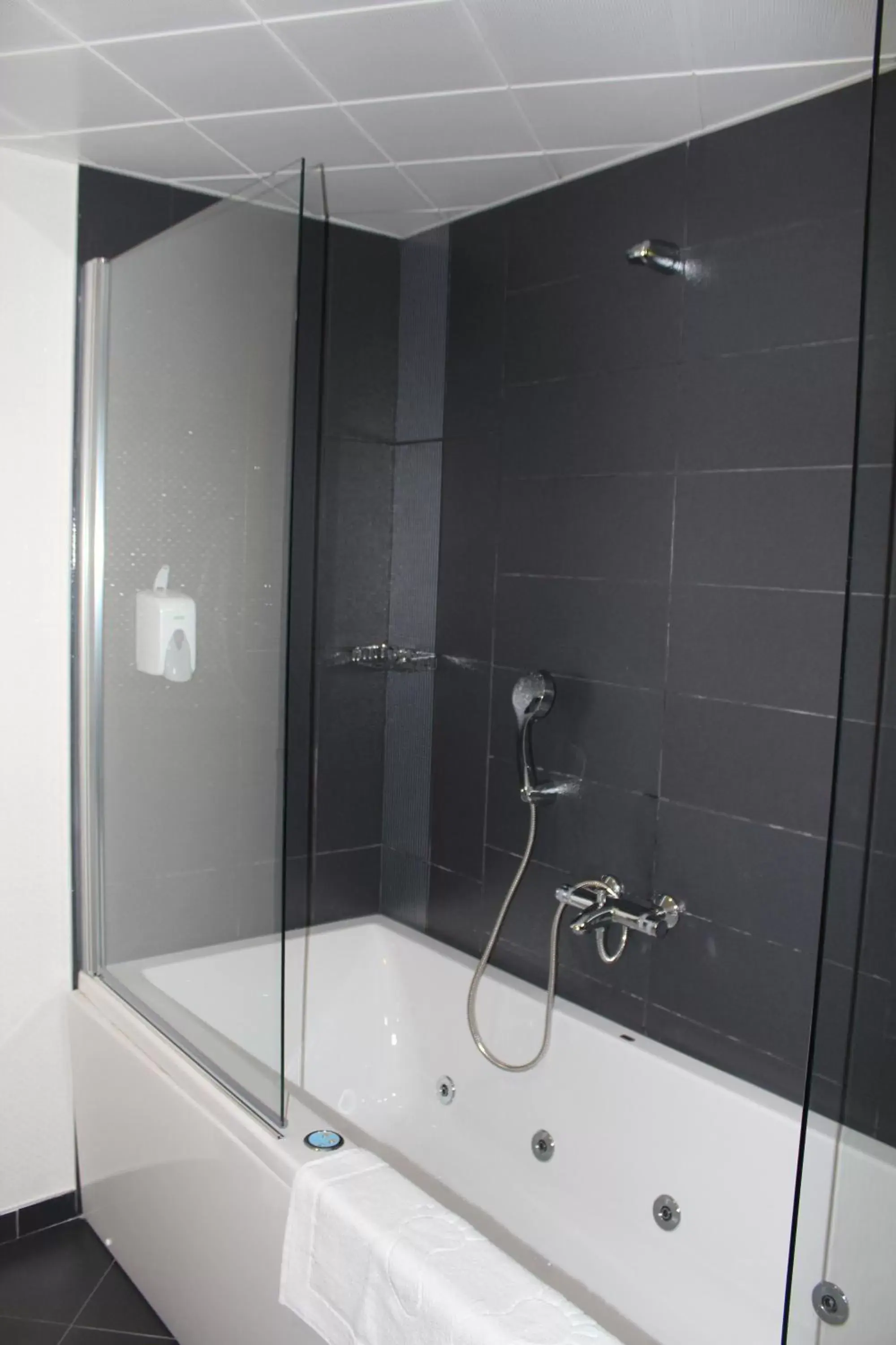 Shower, Bathroom in Tempo Hotel Caglayan