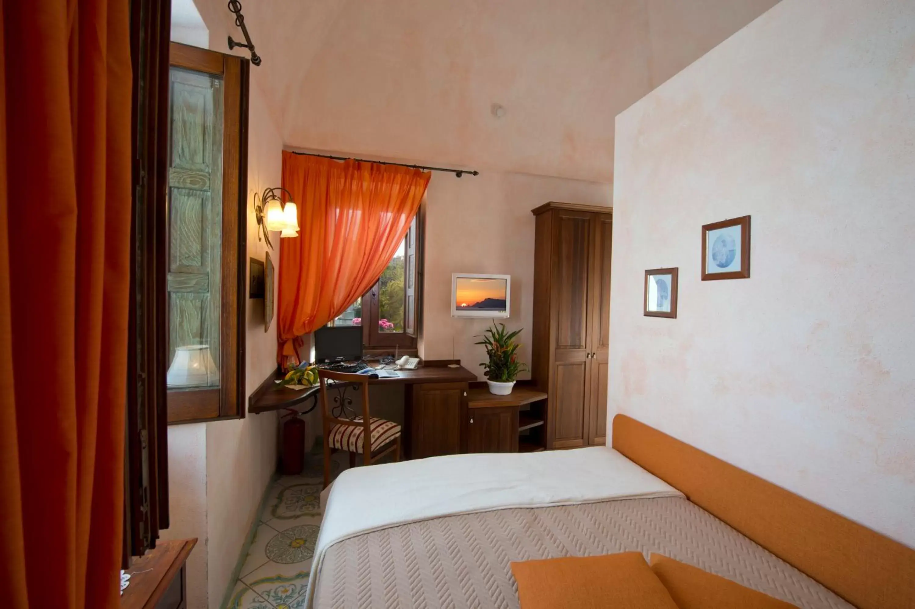 Photo of the whole room, Bed in L'Antico Borgo Dei Limoni