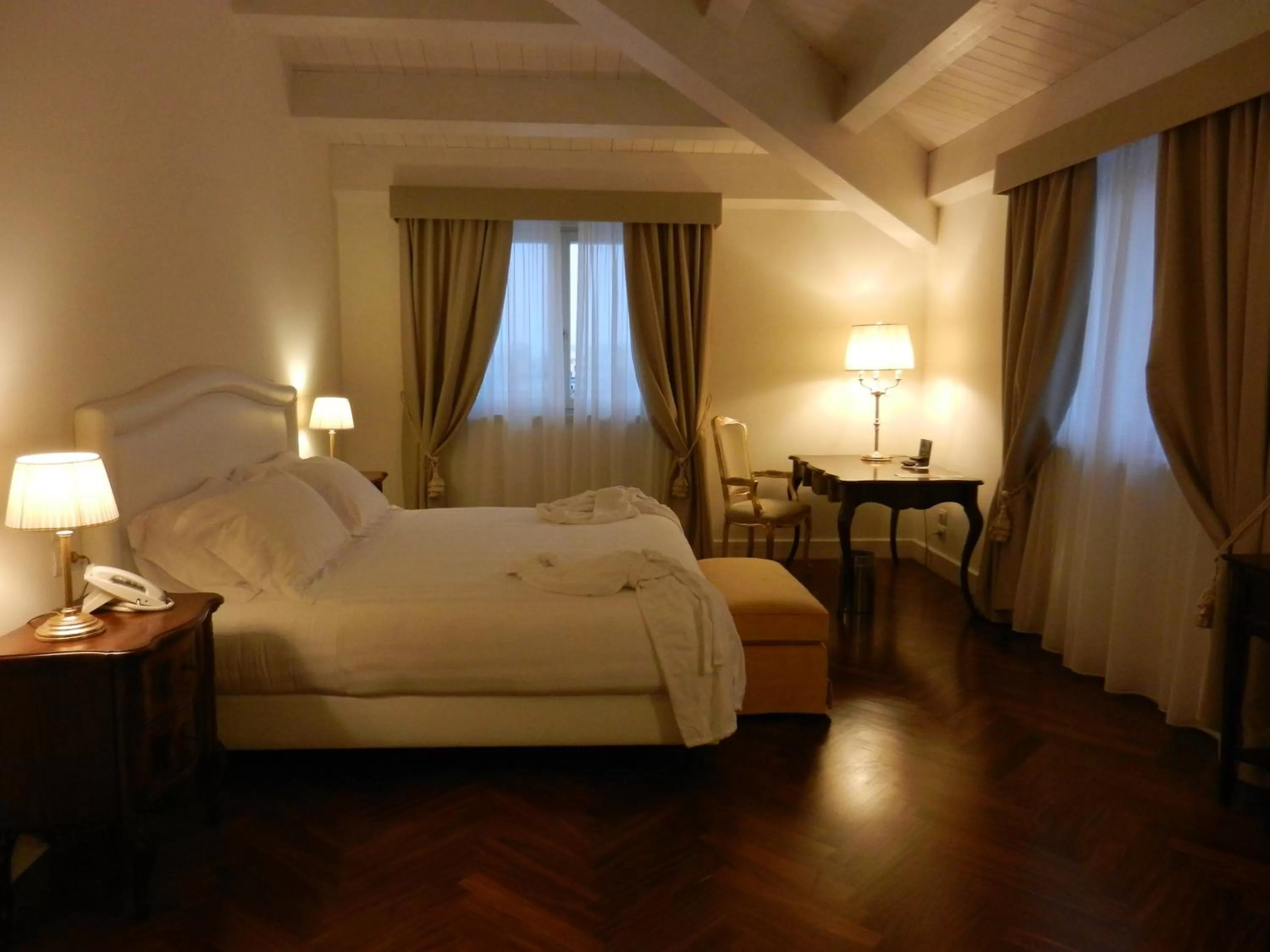 Photo of the whole room, Bed in Hotel Villa Michelangelo