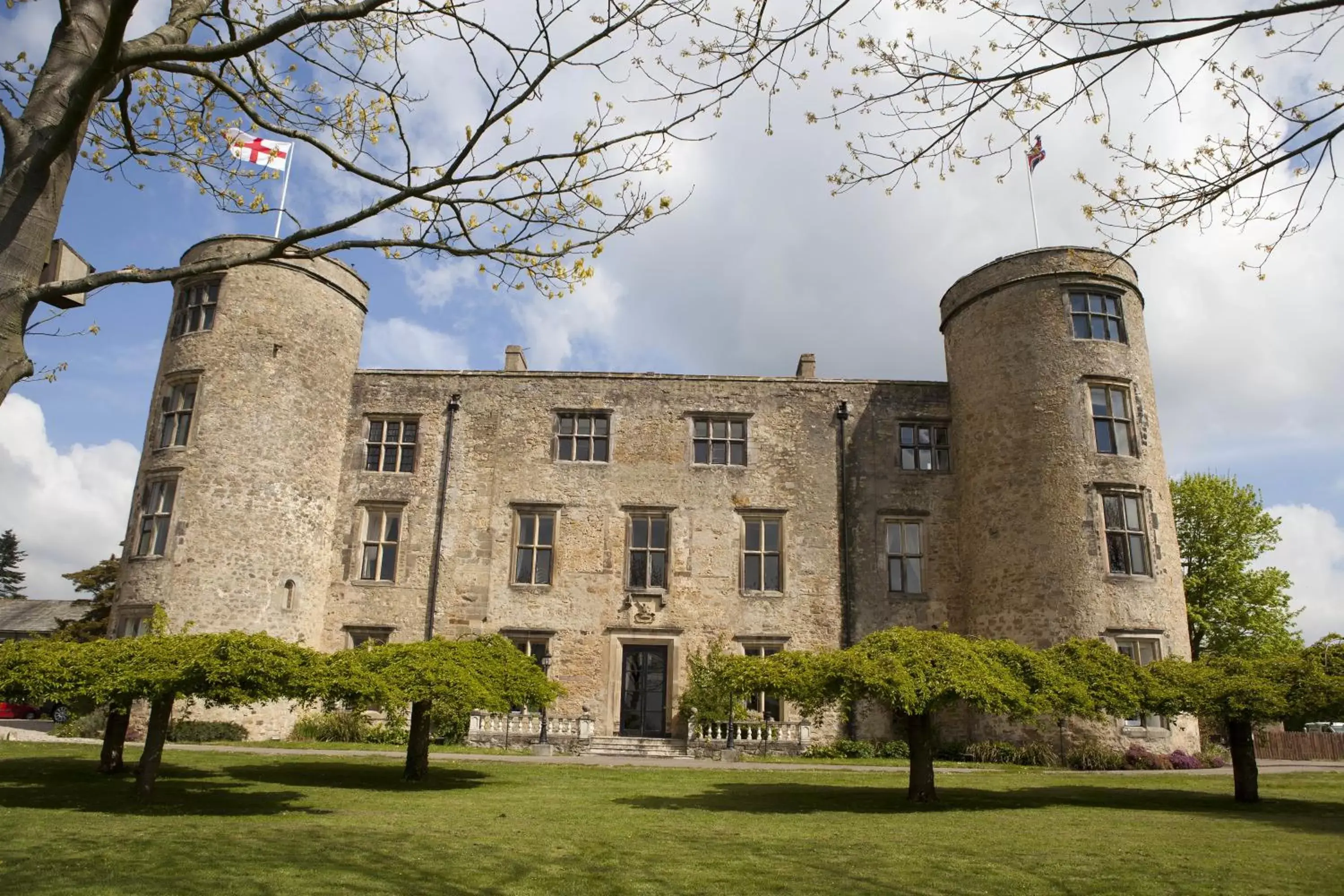 Nearby landmark, Property Building in Best Western Walworth Castle Hotel