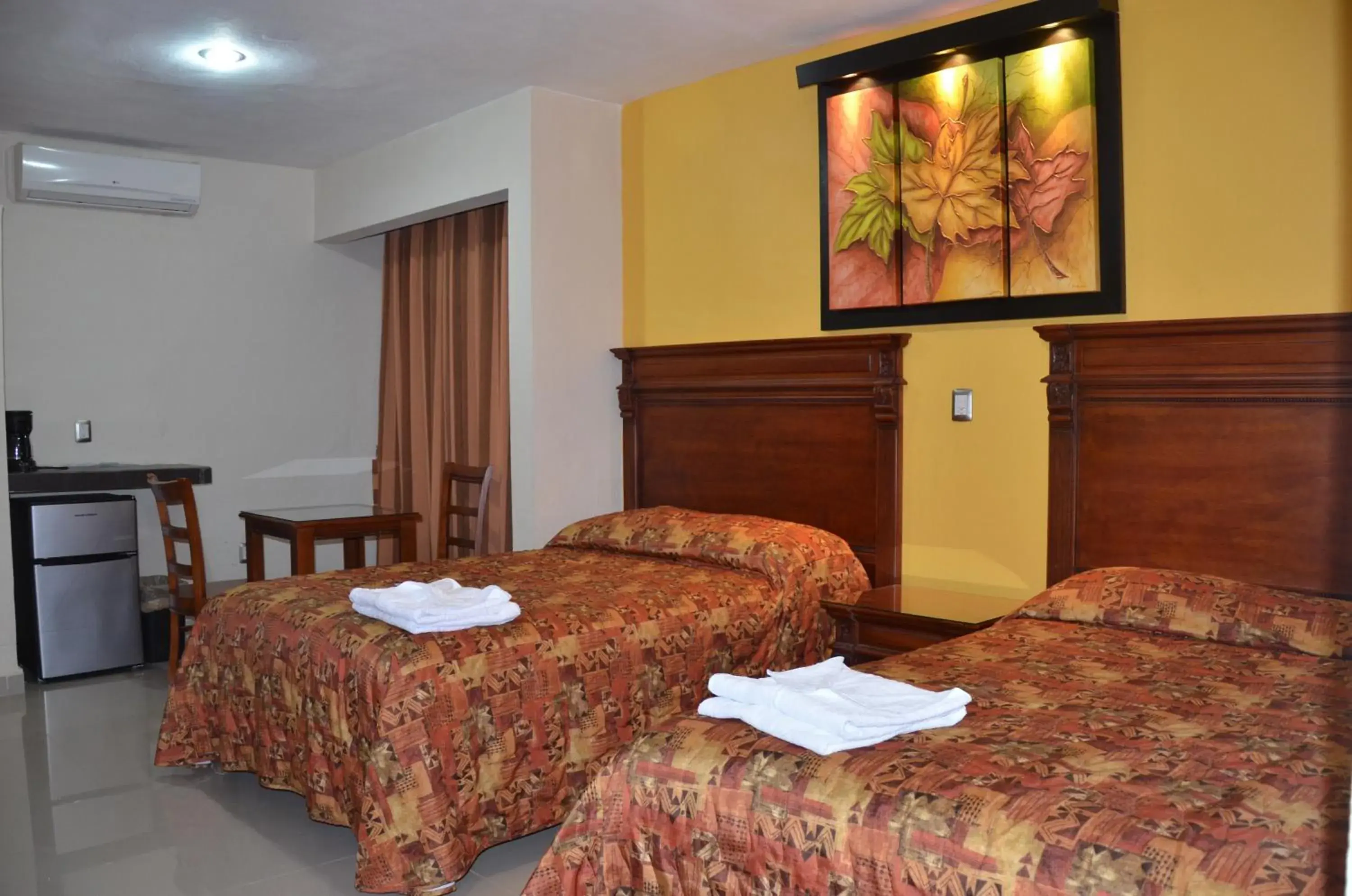 Photo of the whole room, Bed in Terracota Corner Rooms