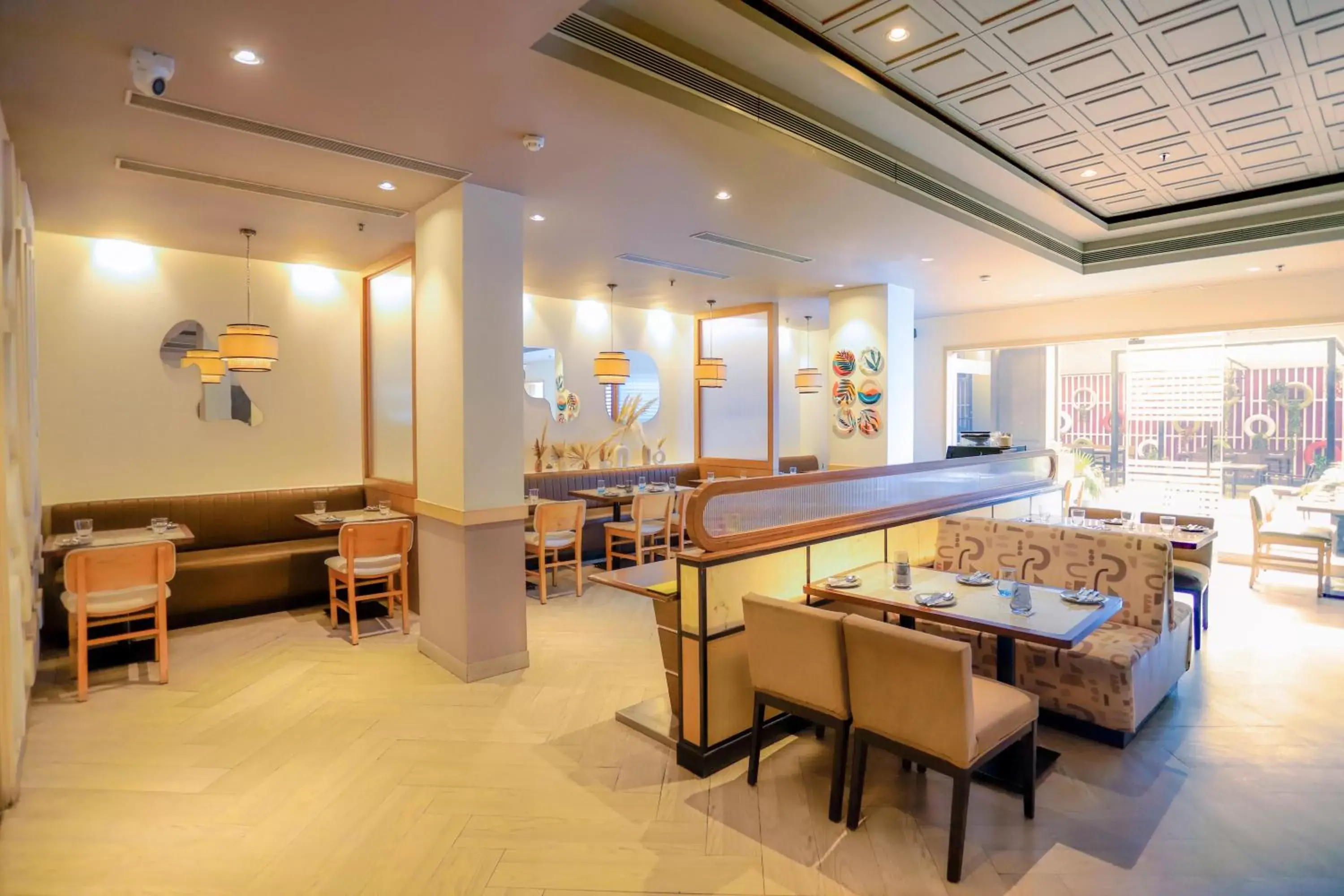 Restaurant/places to eat in Park Inn by Radisson,South Delhi