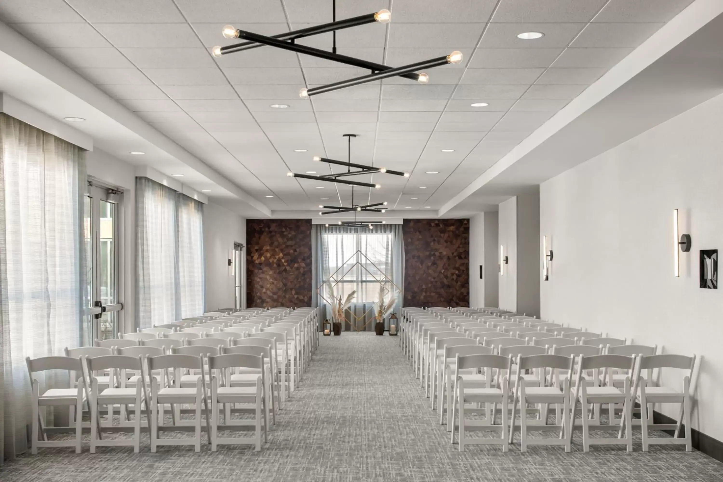 Property building, Banquet Facilities in Courtyard Mankato Hotel & Event Center