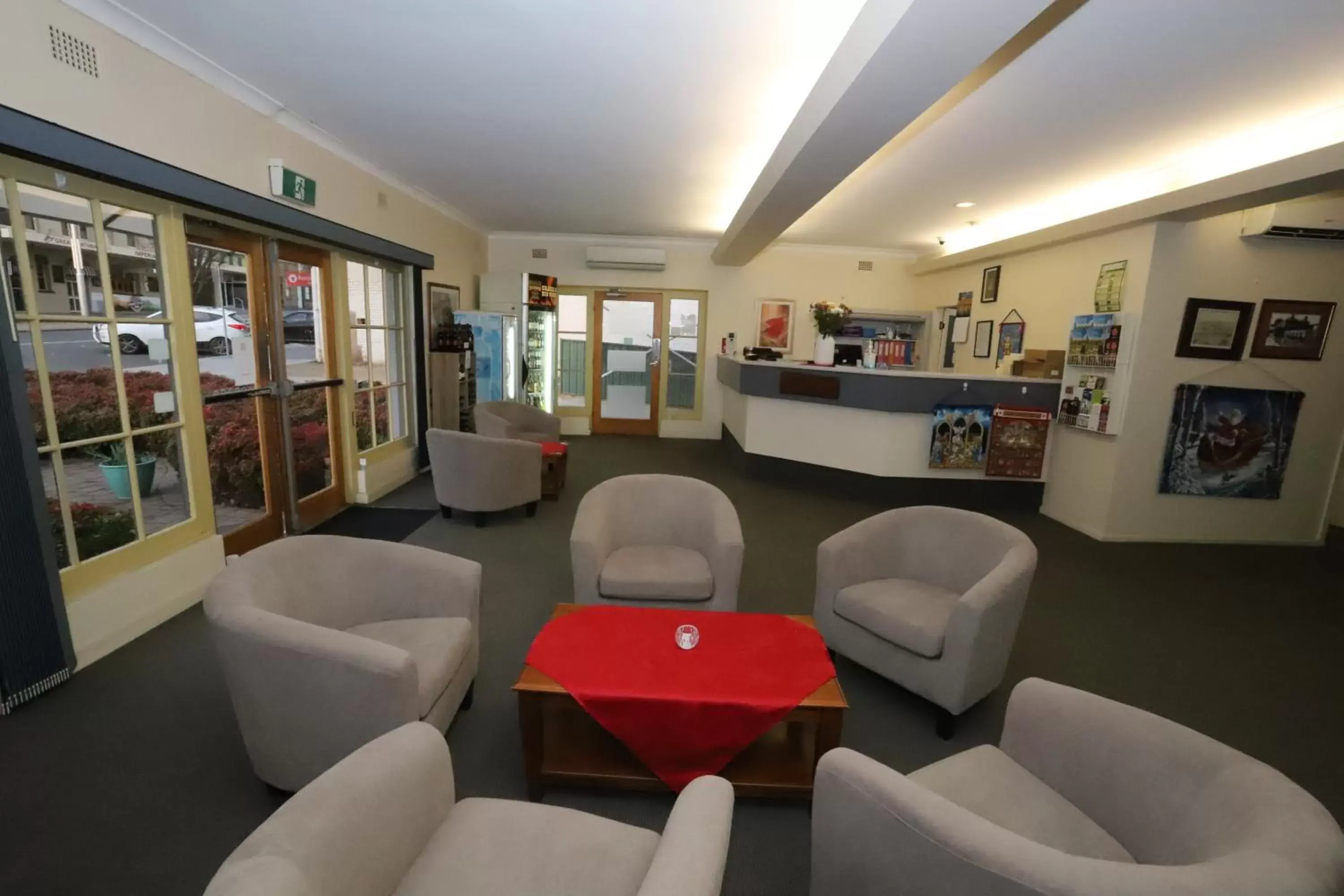 Lobby or reception, Lounge/Bar in Townhouse Motel Cowra