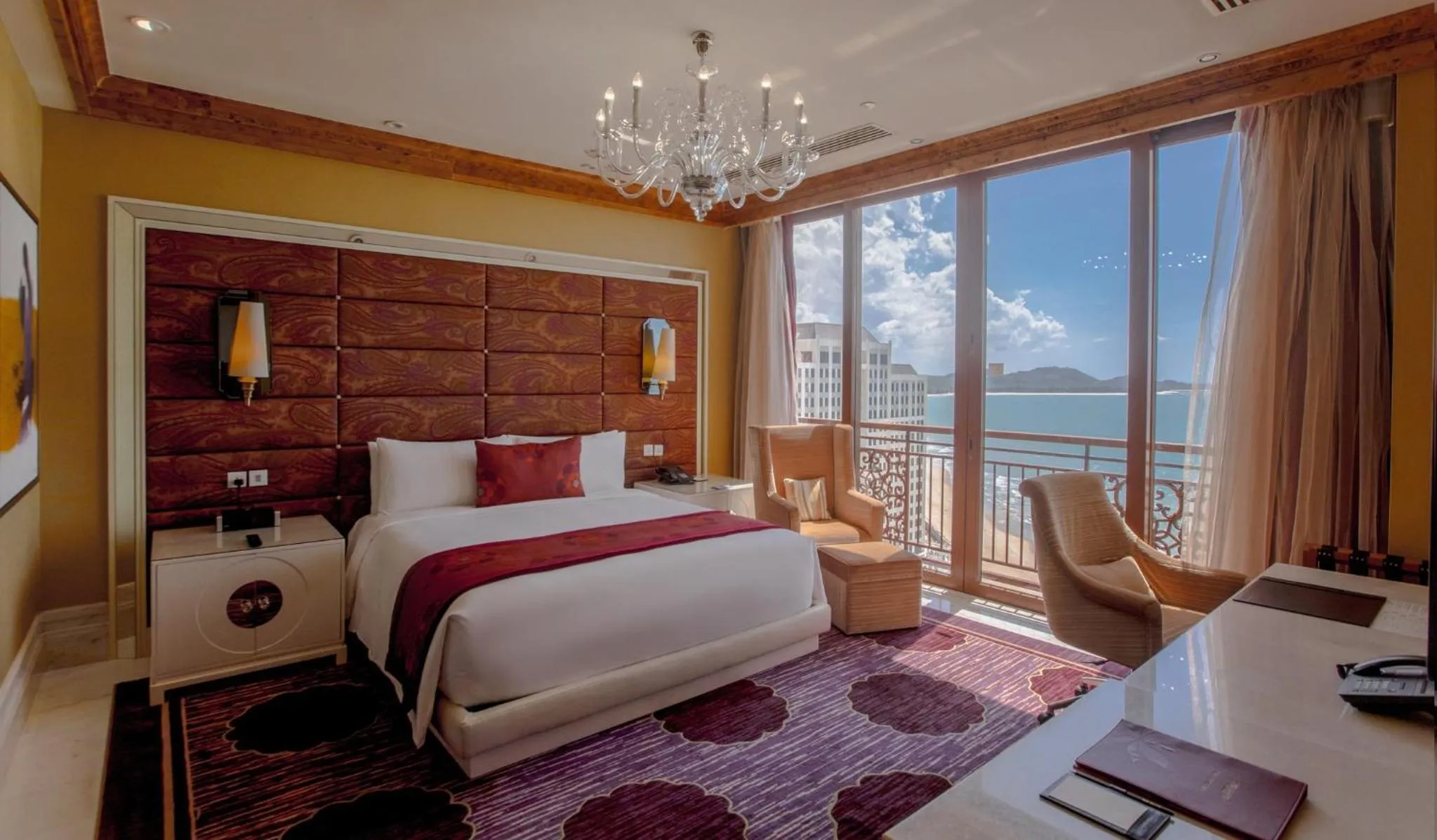 Photo of the whole room, Bed in InterContinental Grand Ho Tram