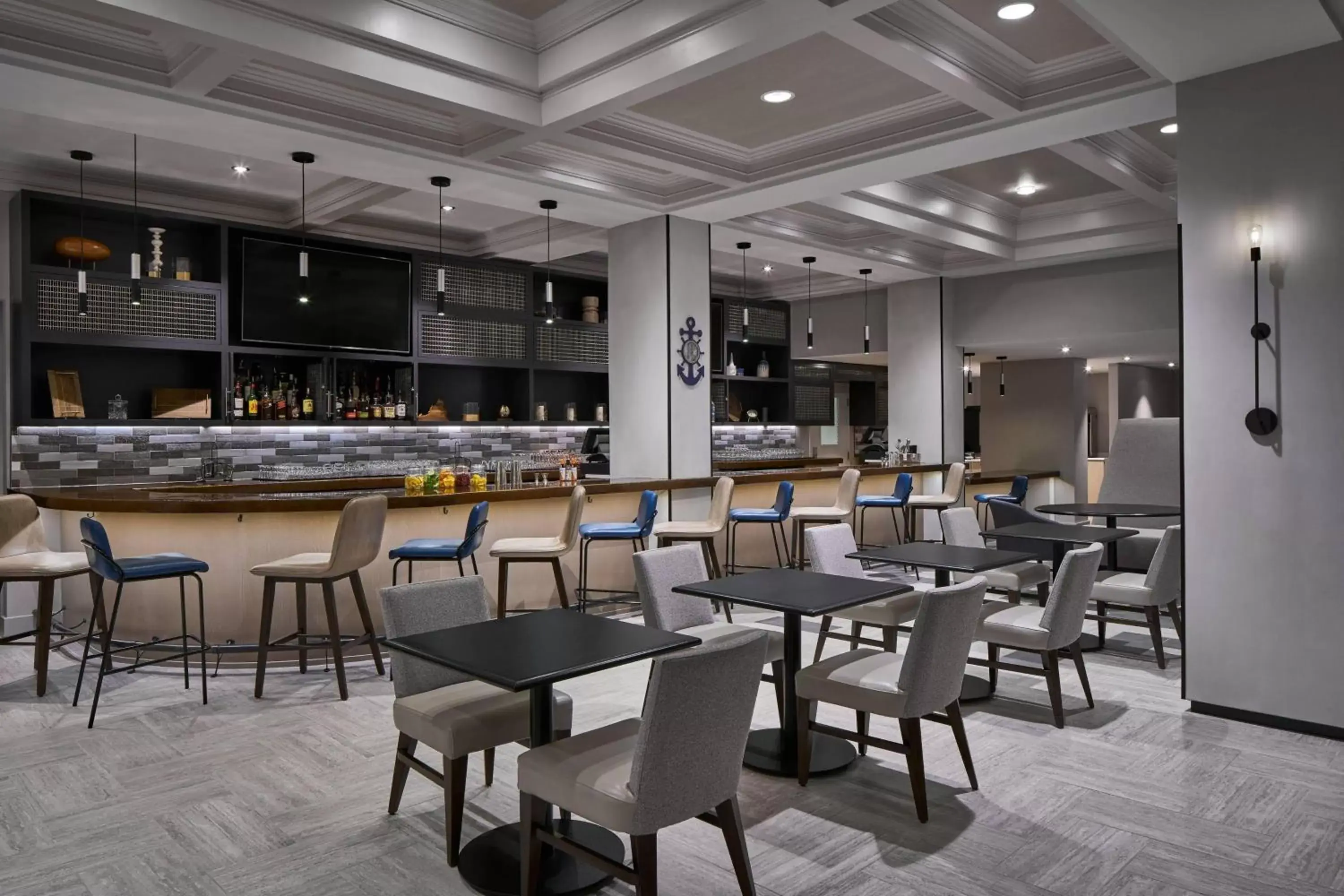 Lounge or bar, Restaurant/Places to Eat in Delta Hotels by Marriott Norfolk Airport