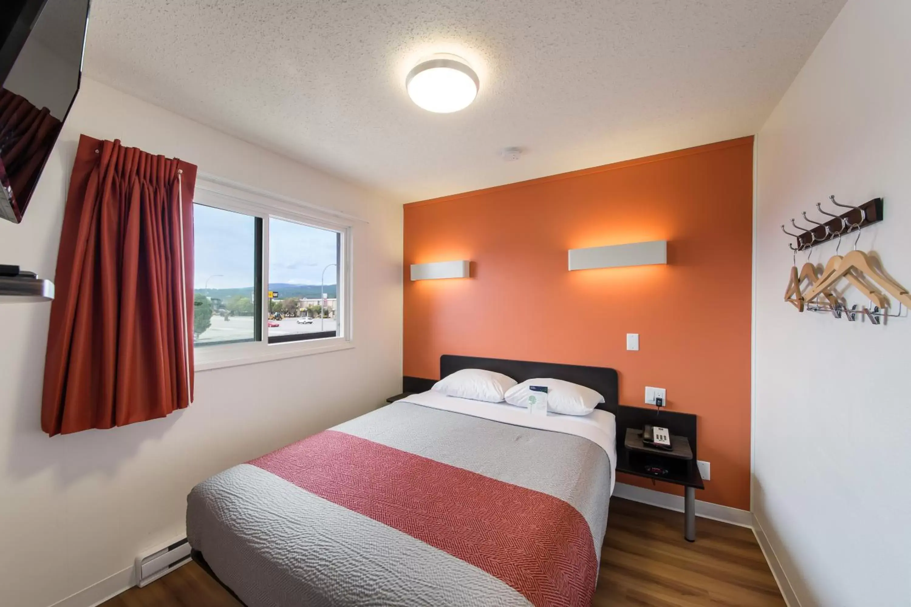 Bed in Motel 6-Cranbrook, BC Bed in Motel 6-Cranbrook, BC