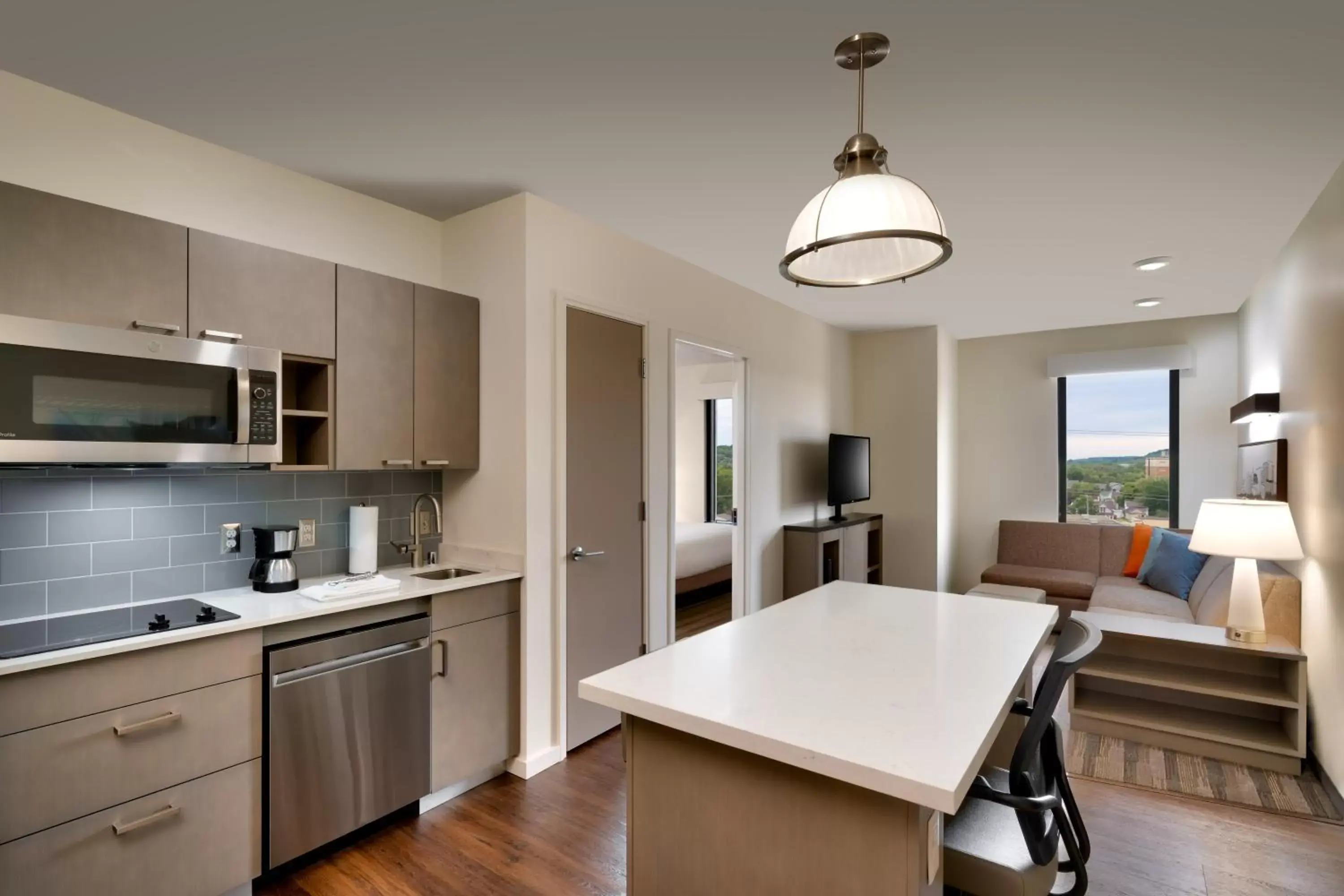 Seating area, Kitchen/Kitchenette in Hyatt House Rochester Mayo Clinic Area