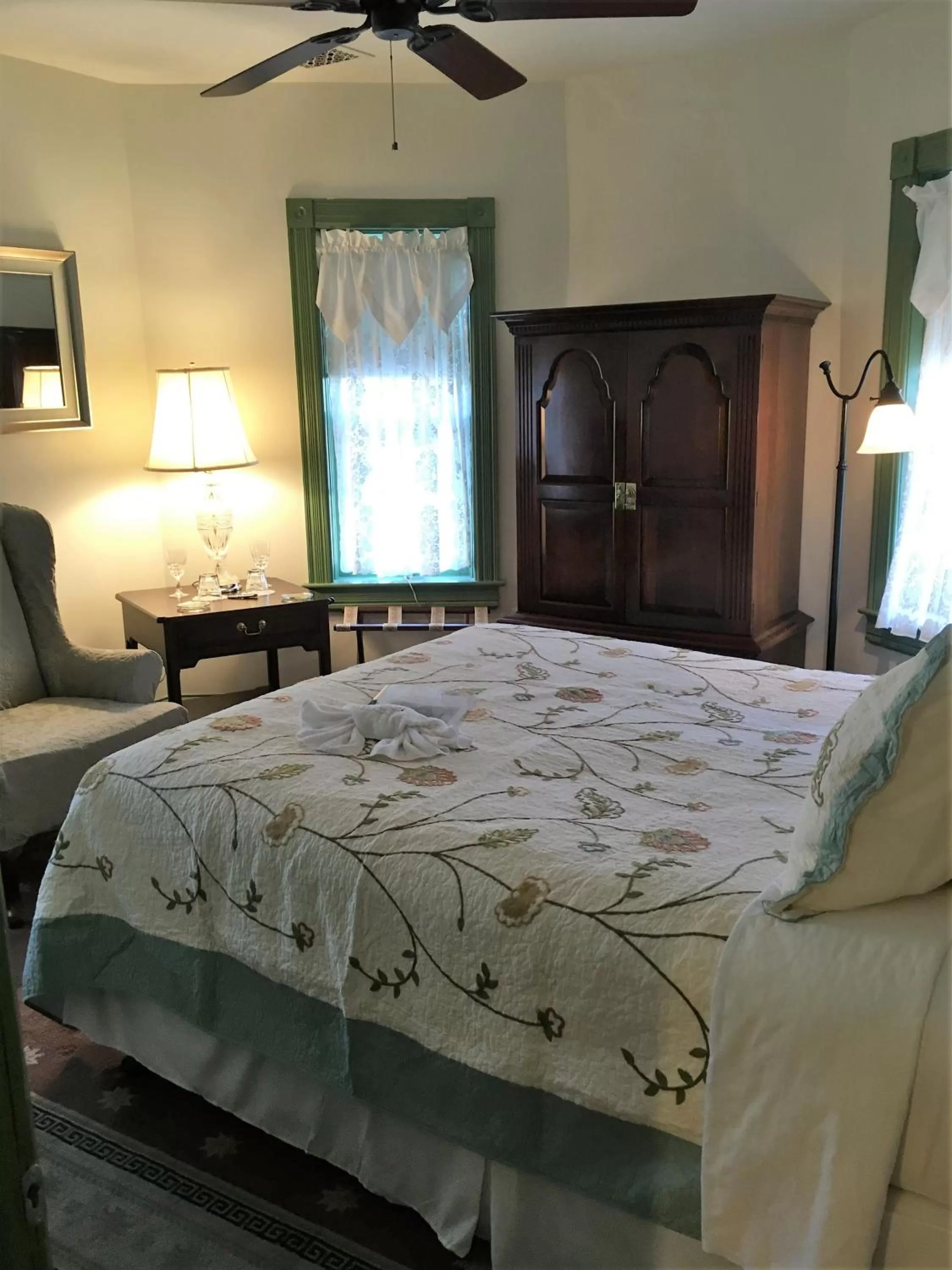 Room Photo in Parsonage Inn Bed and Breakfast