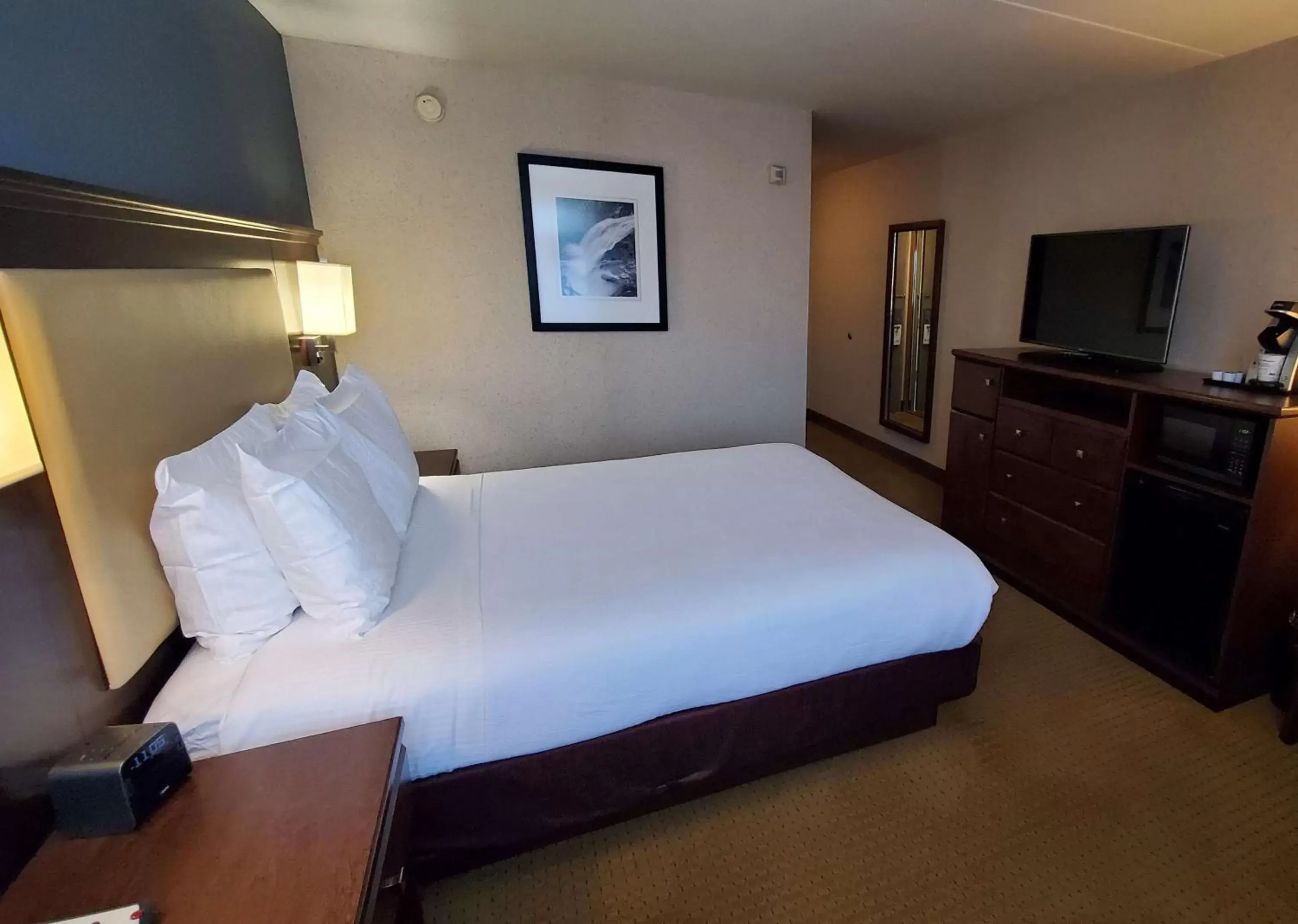 Photo of the whole room, Bed in Best Western Plus Coeur d'Alene Inn