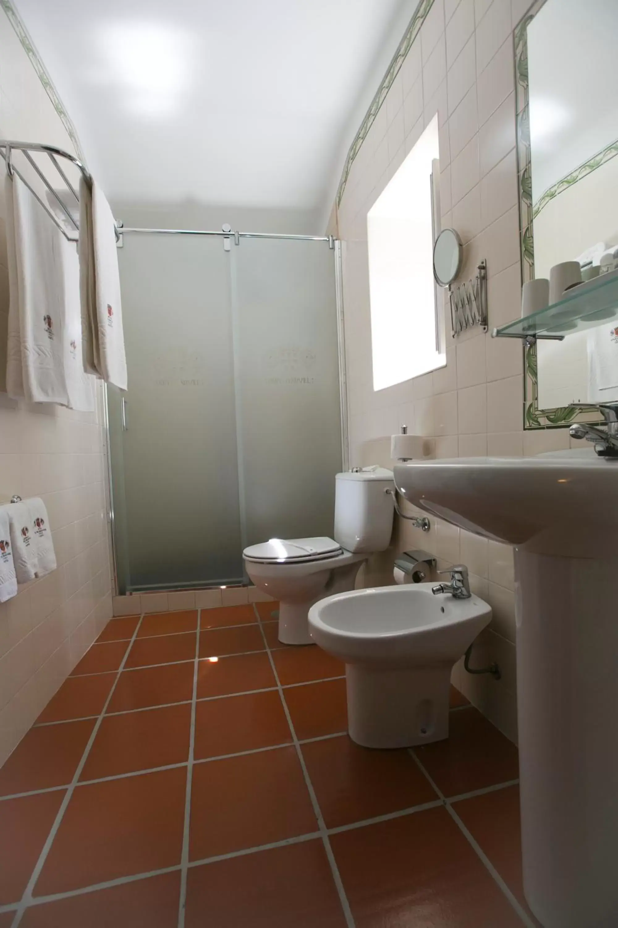 Bathroom in El-Rei Dom Manuel Hotel