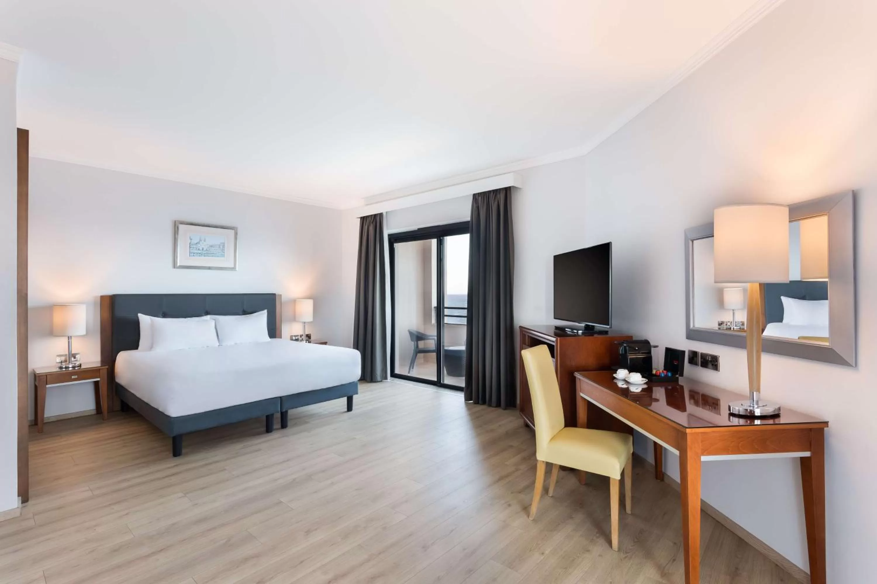 Bedroom, Bed in Radisson Blu Resort, Malta St. Julian's