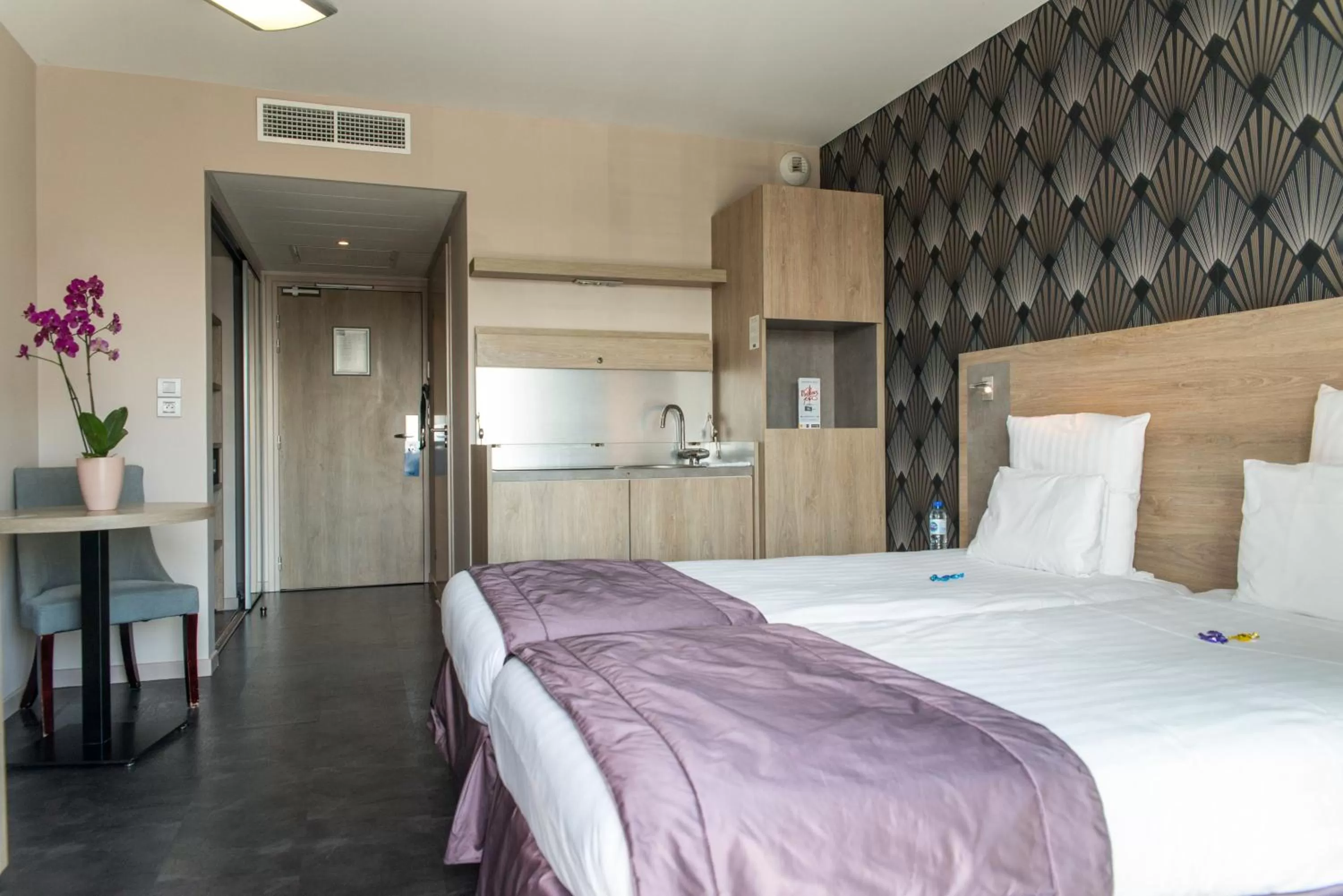 Photo of the whole room, Bed in Best Western Les Aureliades Saint Nazaire