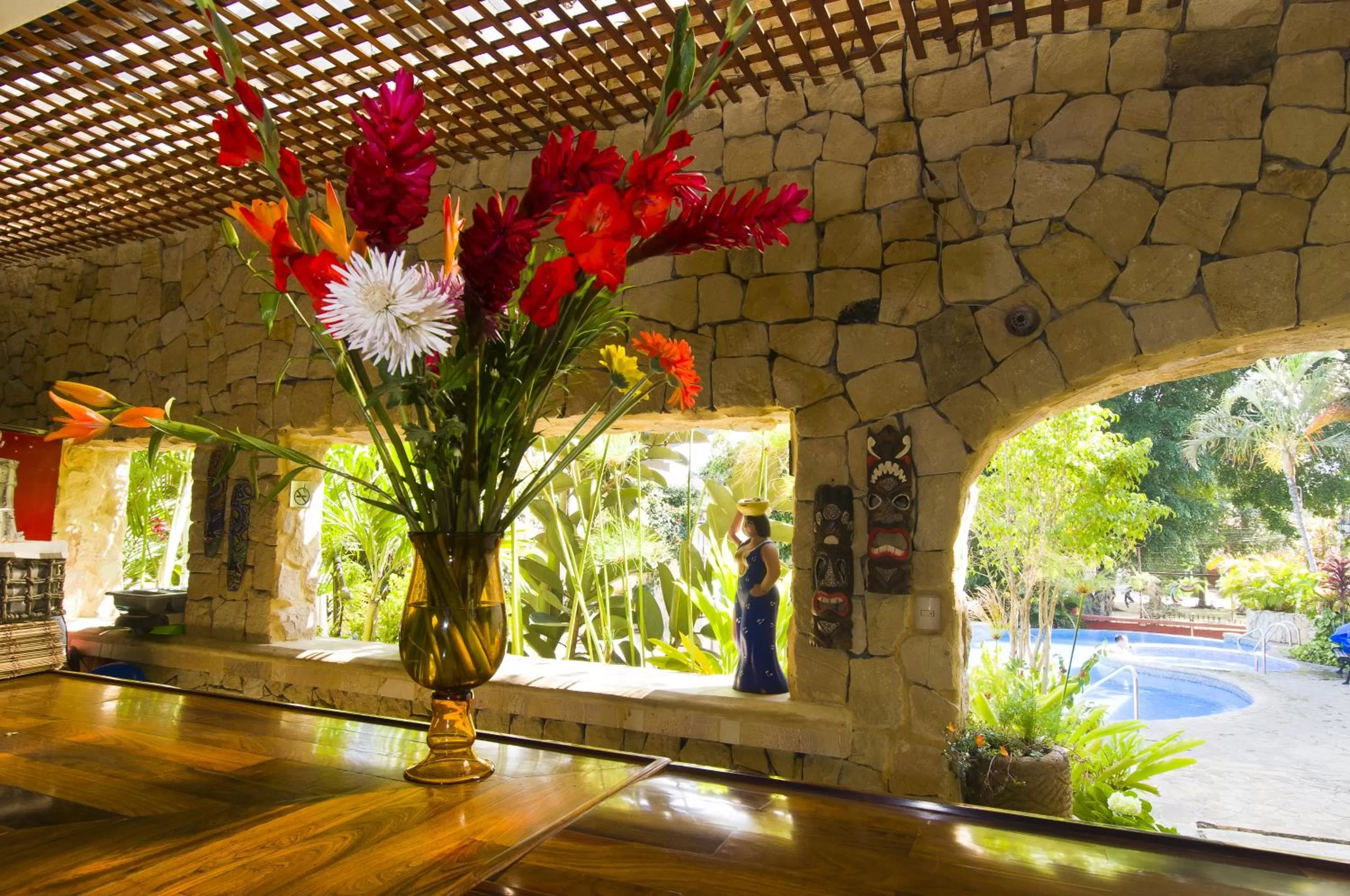 Restaurant/places to eat in Adventure Inn