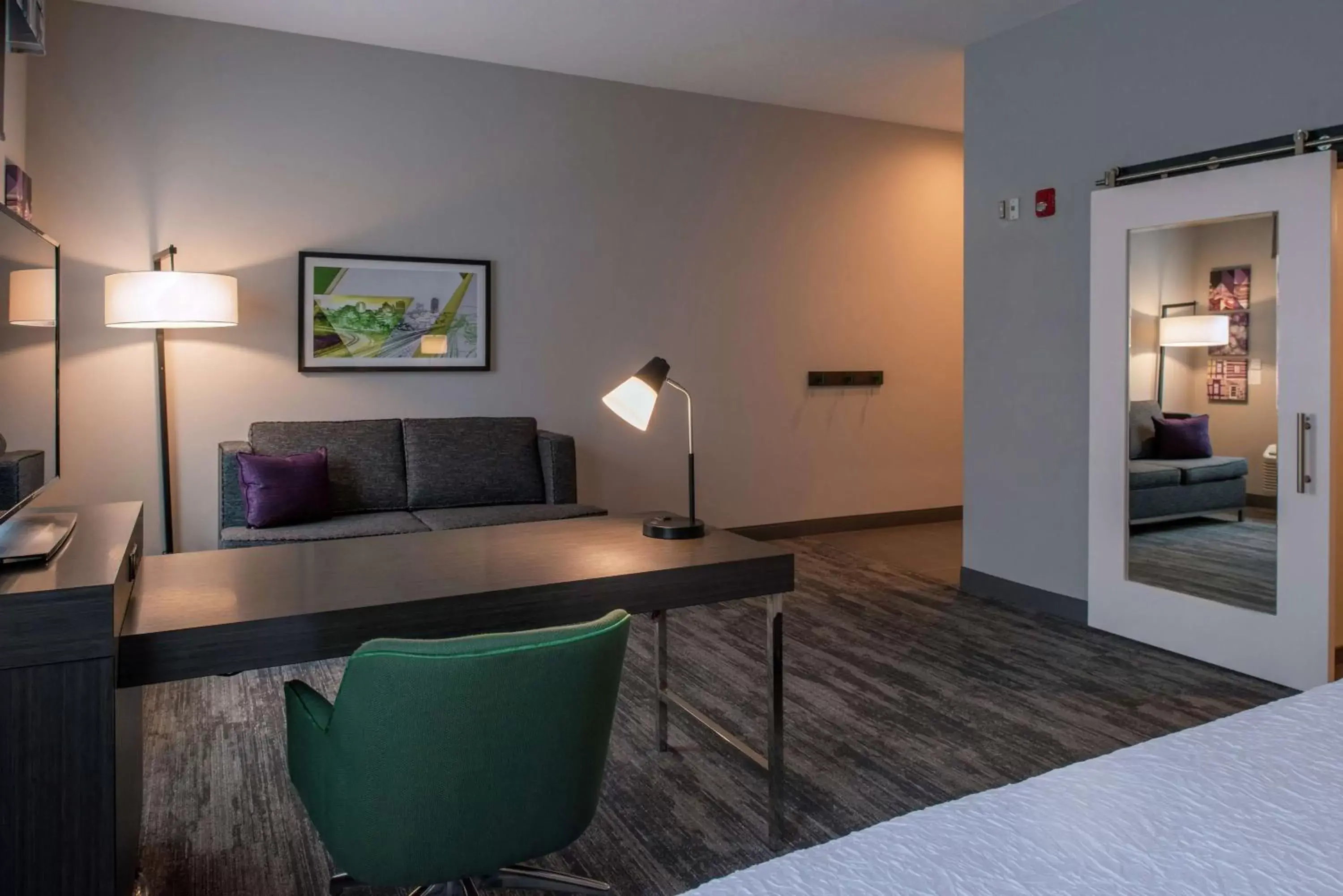 Bedroom, Seating Area in Hampton Inn & Suites Winston-Salem Downtown