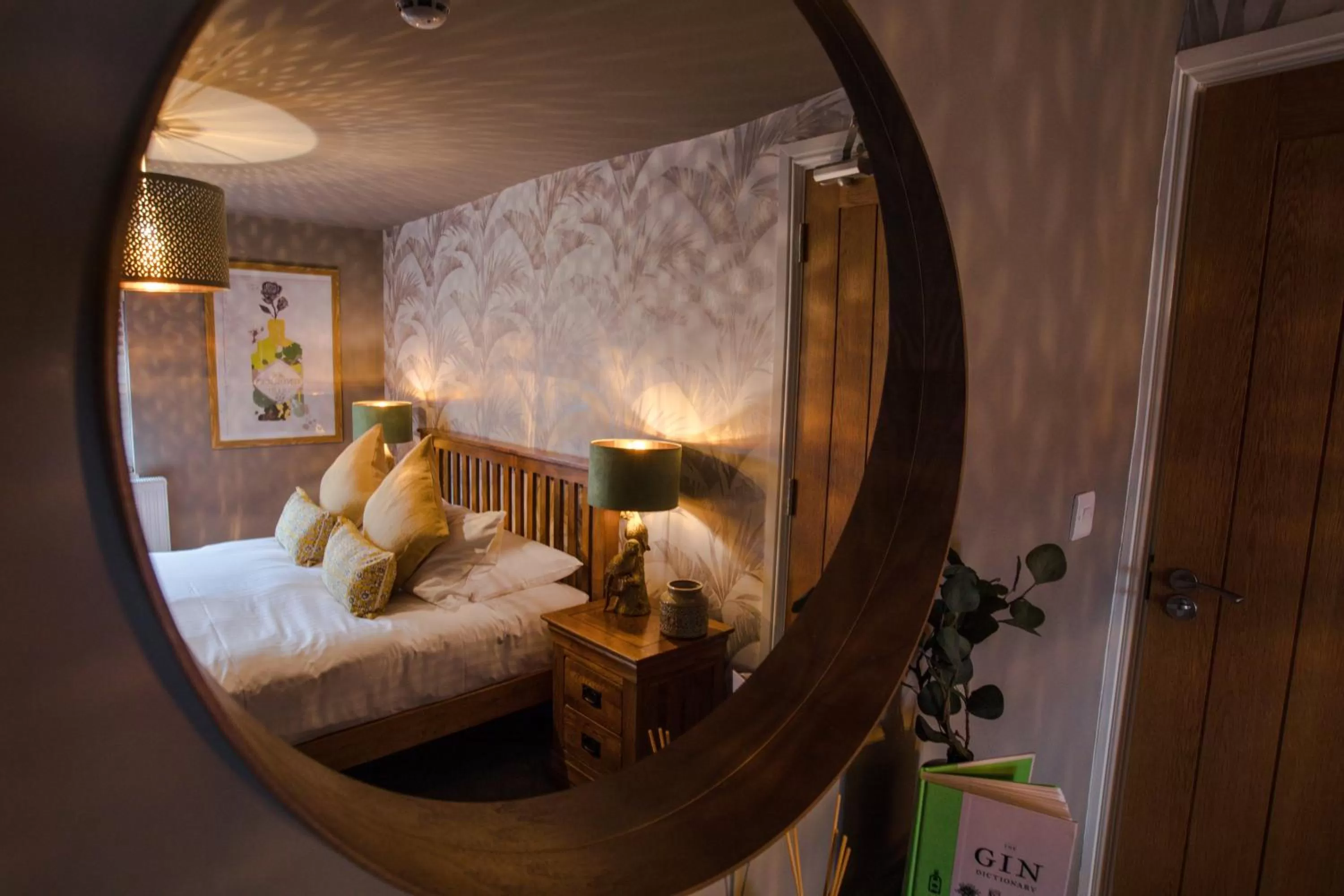 Bed in The Wheatsheaf Pub, Kitchen & Rooms