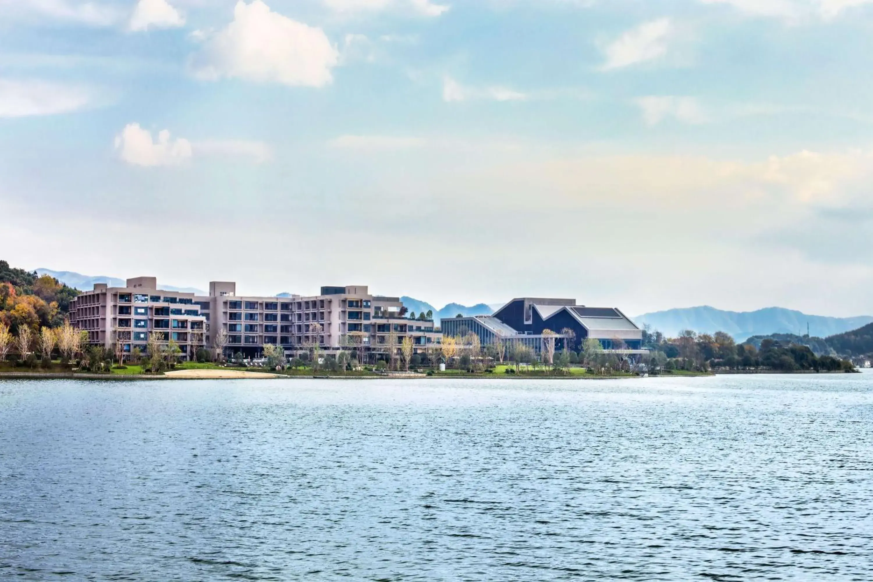 Property building in Hilton Ningbo Dongqian Lake