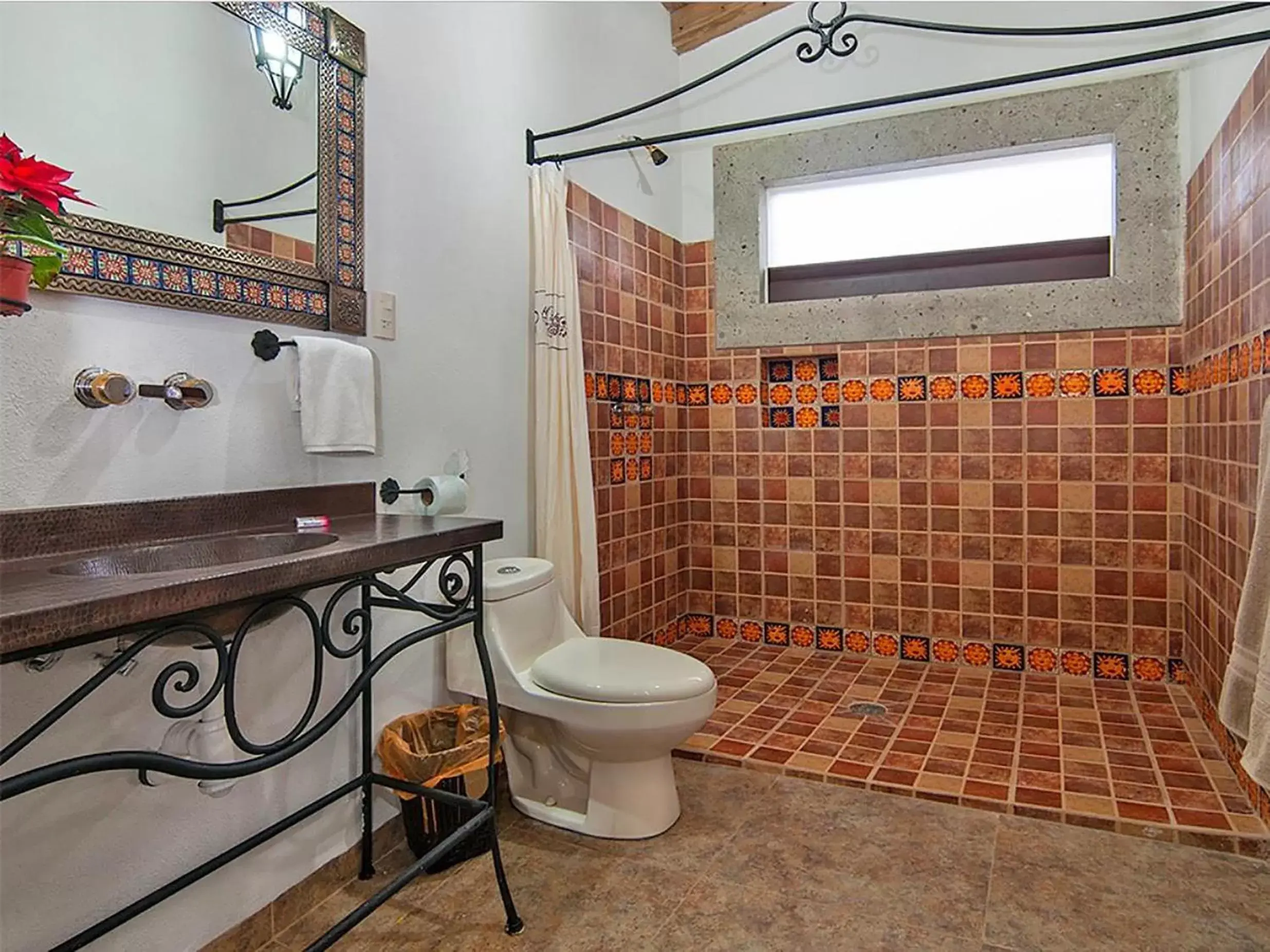 Shower, Bathroom in Mansión del Virrey