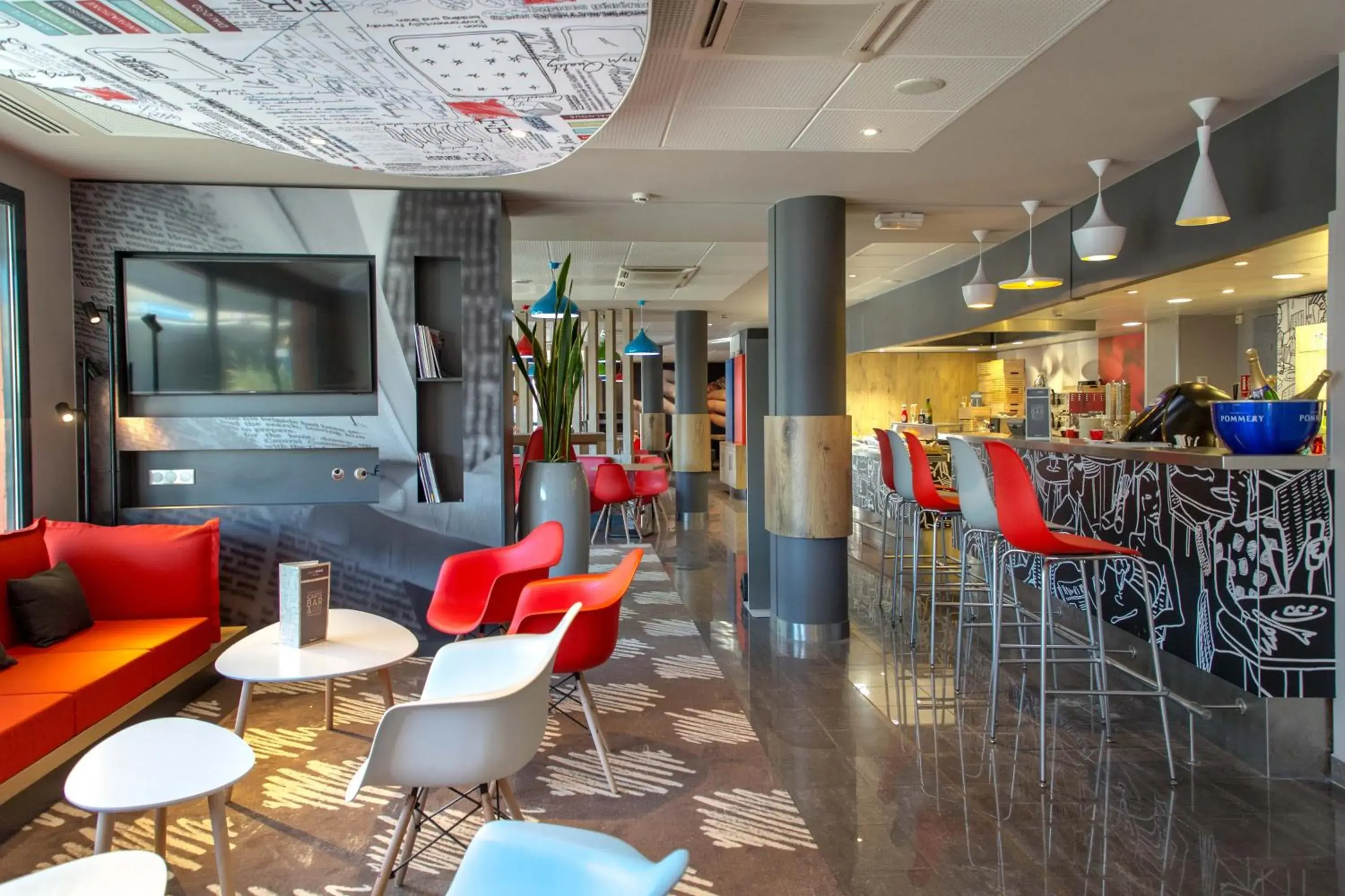 Lounge/Bar in ibis Cannes Mandelieu